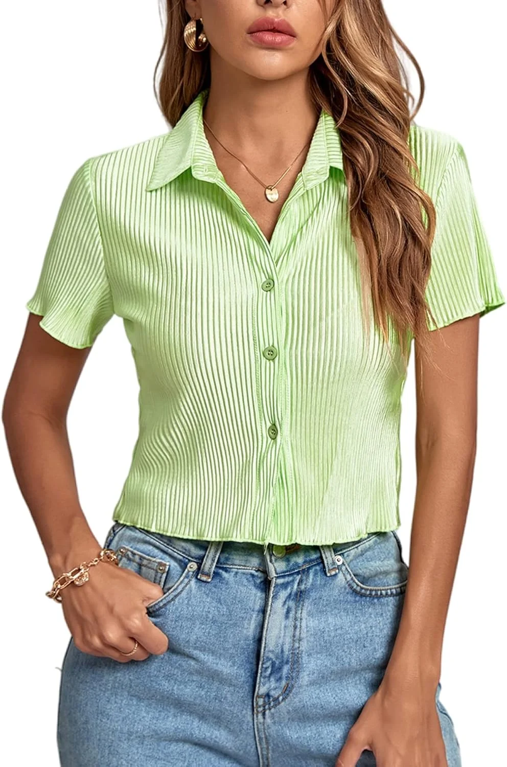 بلوز زنانه یقه هفت دکمه دار آستین کوتاه بافتنی دنده ای مدل کراپ تاپ چمن