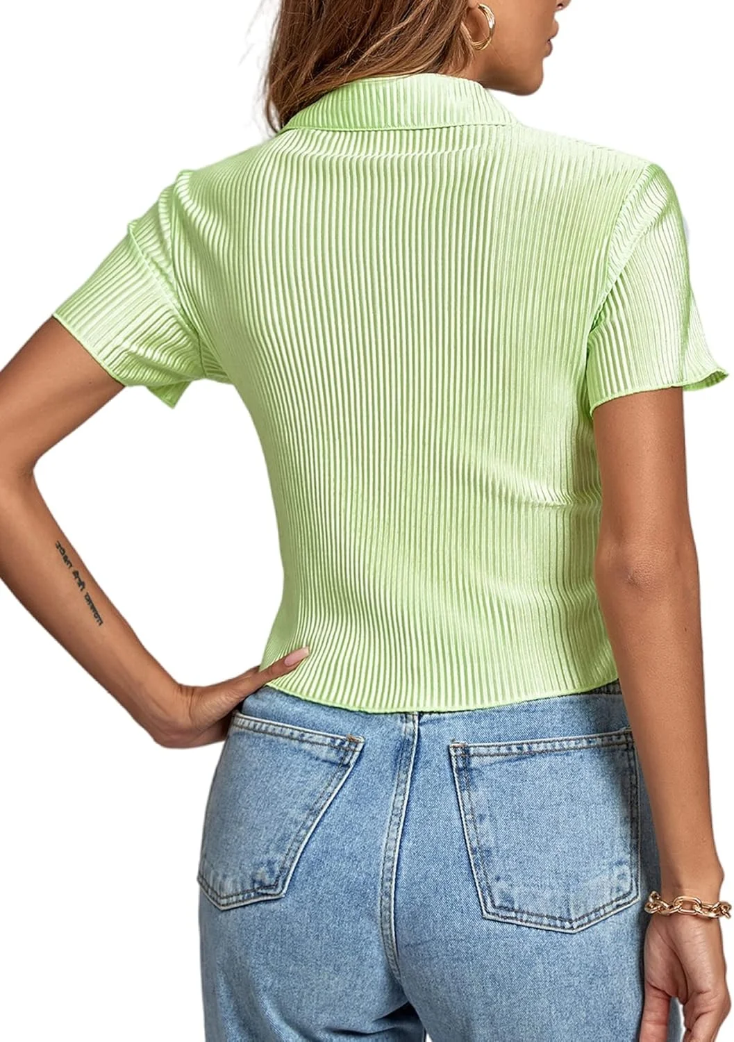 بلوز زنانه یقه هفت دکمه دار آستین کوتاه بافتنی دنده ای مدل کراپ تاپ چمن