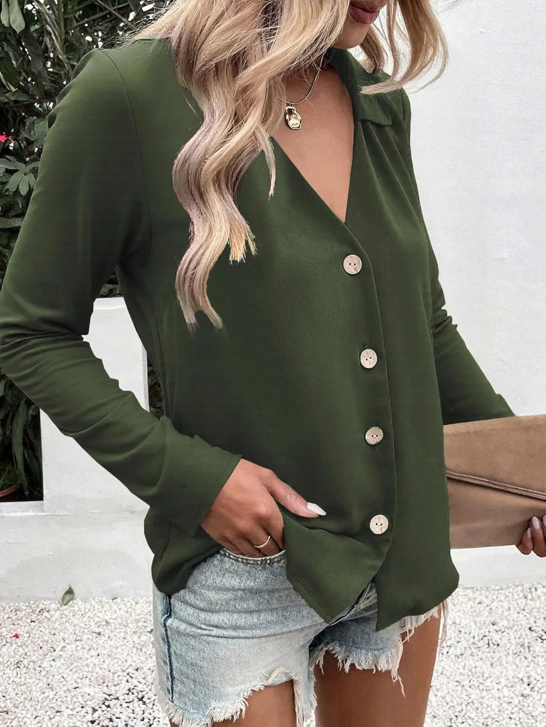 بلوز زنانه آستین بلند دکمه دار یقه هفت، مناسب استایل های کژوال، رسمی، مهمانی و محیط کار