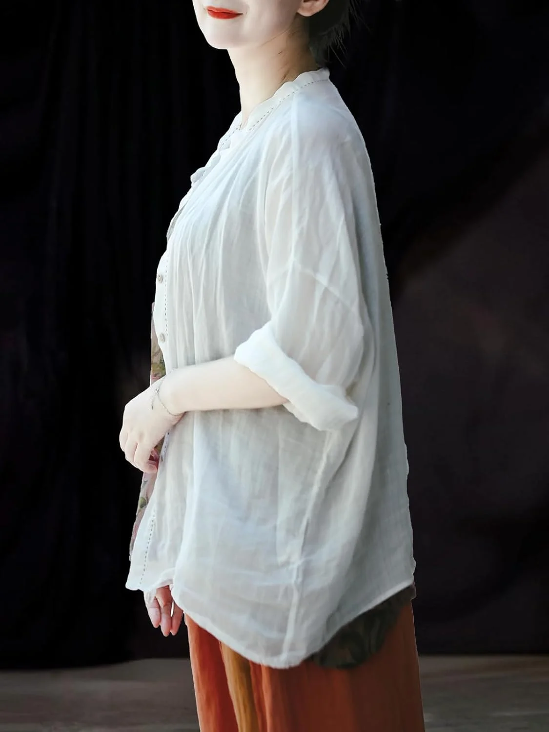 بلوز آستین بلند زنانه، مدل آزاد، دکمه دار، جنس رامی، سبک وزن، طرح رترو، شیک و بوهو