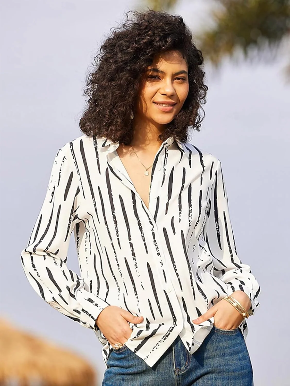 بلوز زنانه دکمه دار راه راه یقه دار آستین بلند، مناسب استفاده روزمره، کار و محیط اداری