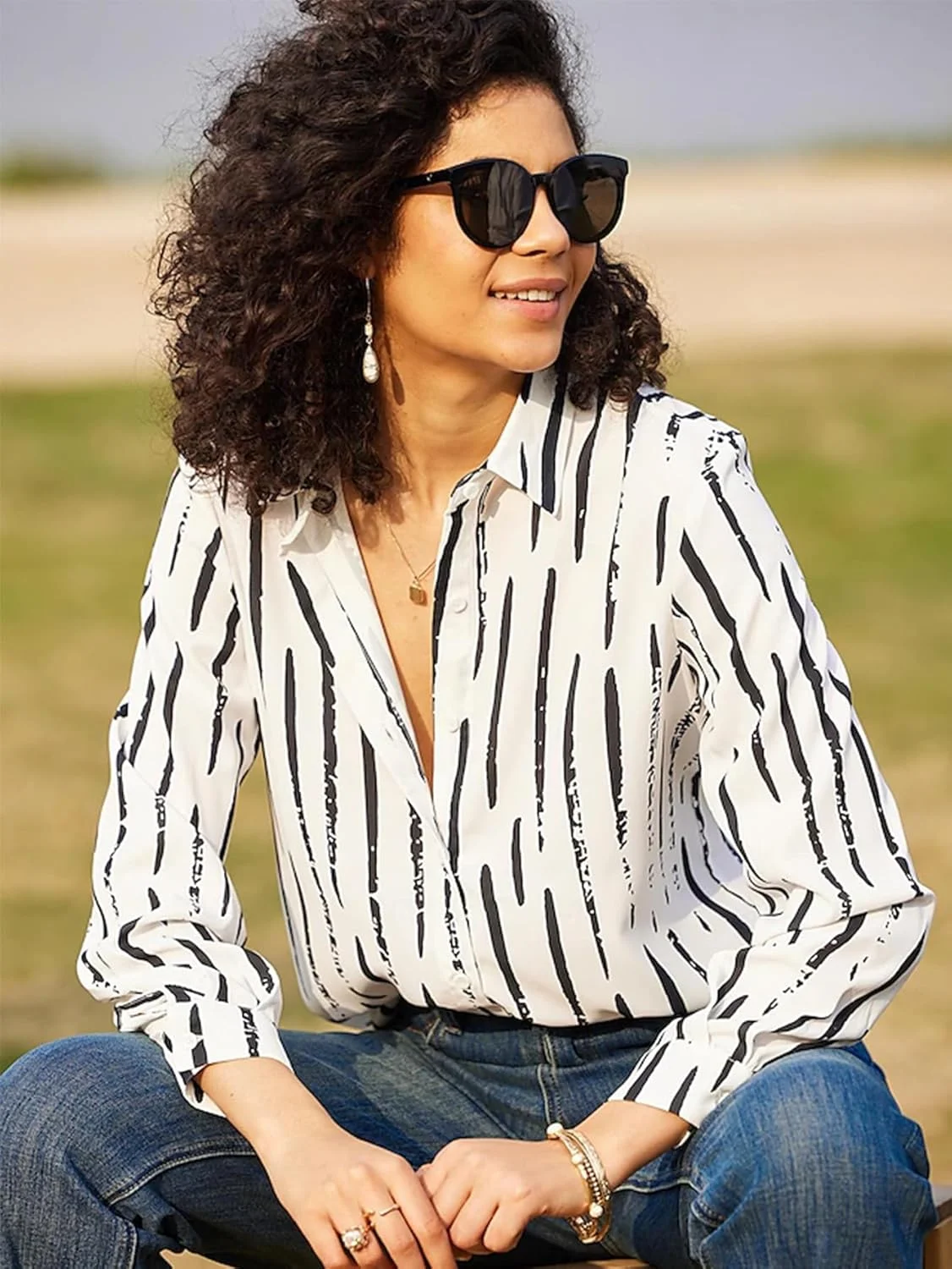 بلوز زنانه دکمه دار راه راه یقه دار آستین بلند، مناسب استفاده روزمره، کار و محیط اداری