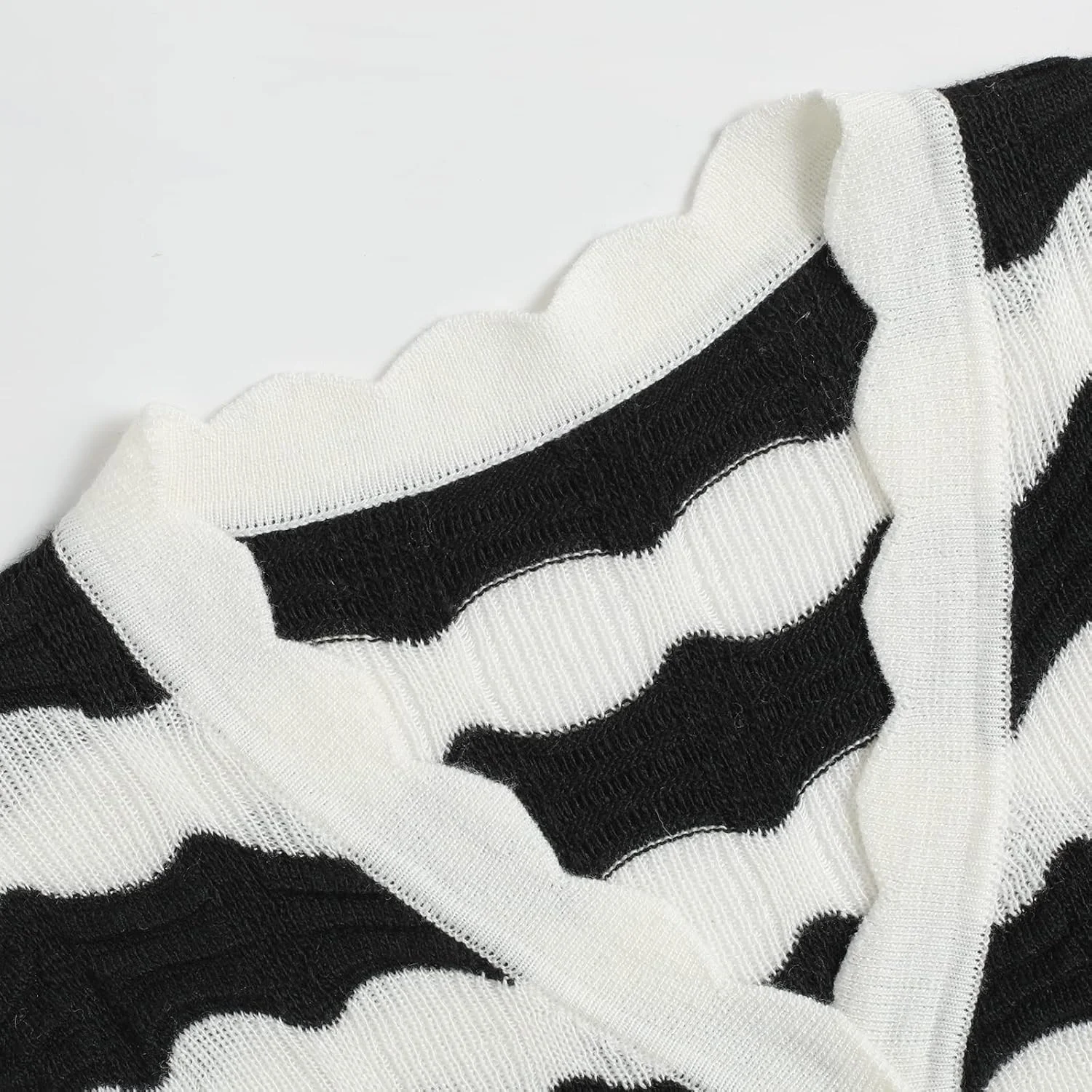 بلوز زنانه یقه هفت دکمه دار آستین کوتاه راه راه