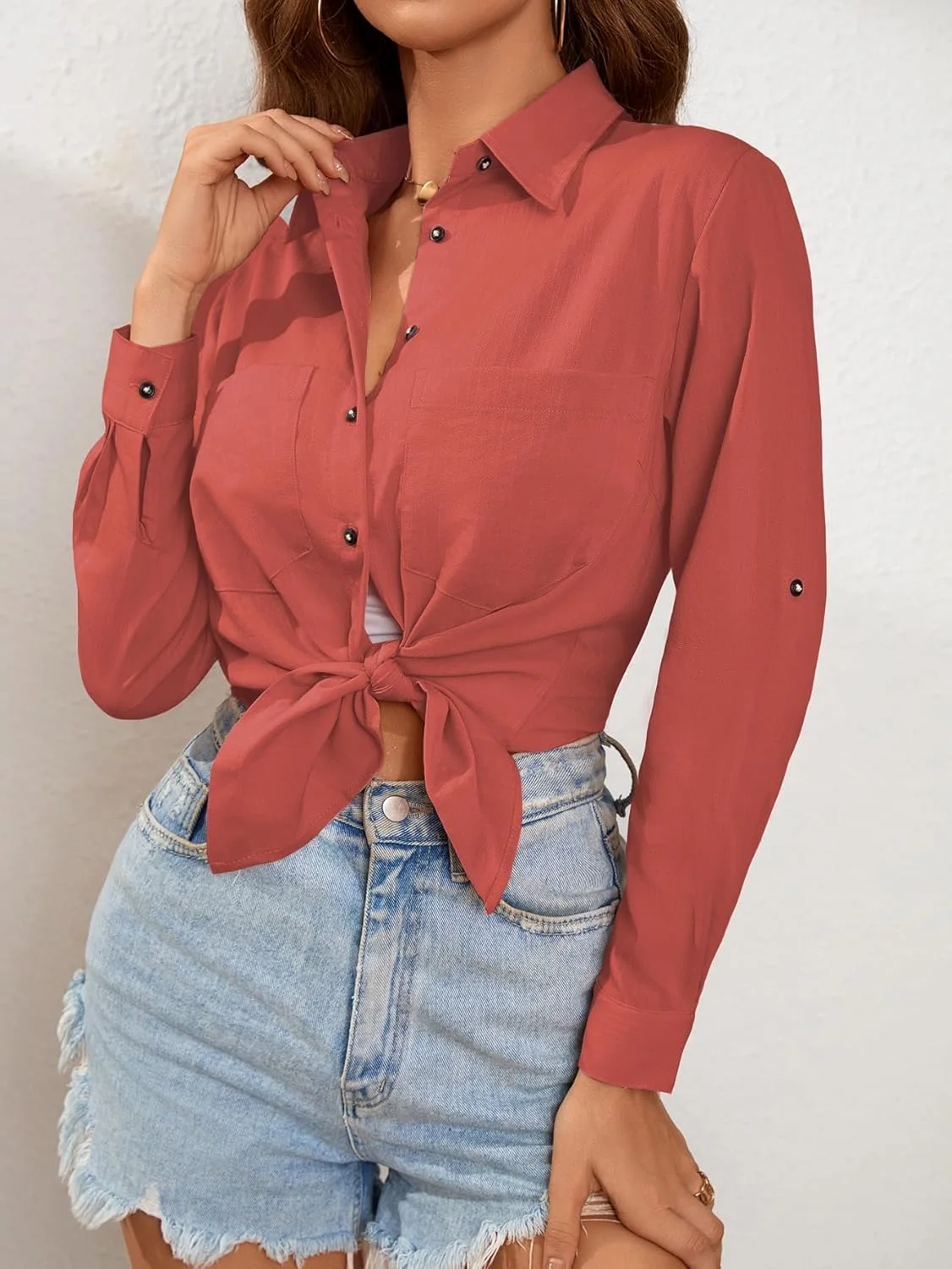 بلوز زنانه دکمه دار آستین بلند با قابلیت جمع شدن