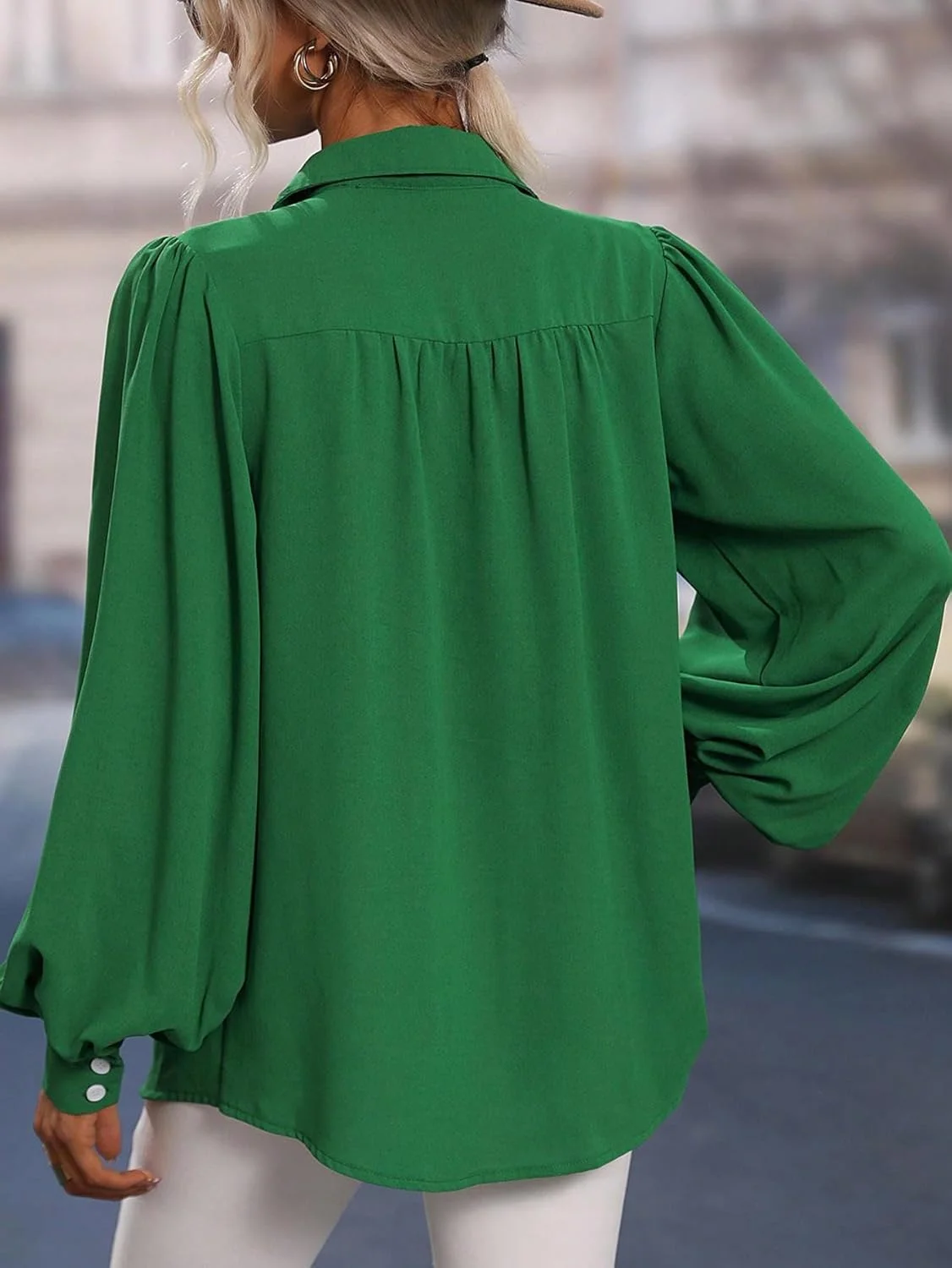 بلوز زنانه دکمه دار آستین بلند با یقه برگردان مناسب محیط کار