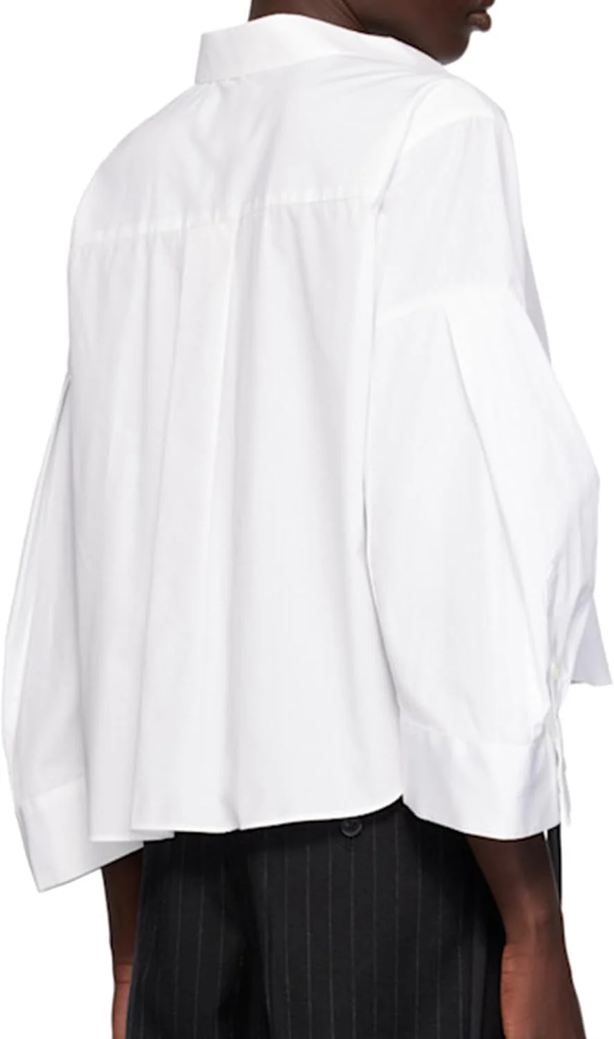 بلوز زنانه دکمه دار با آستین های پهن پلیسه دار و دکمه های سرآستین، مناسب استفاده روزمره و محیط کار