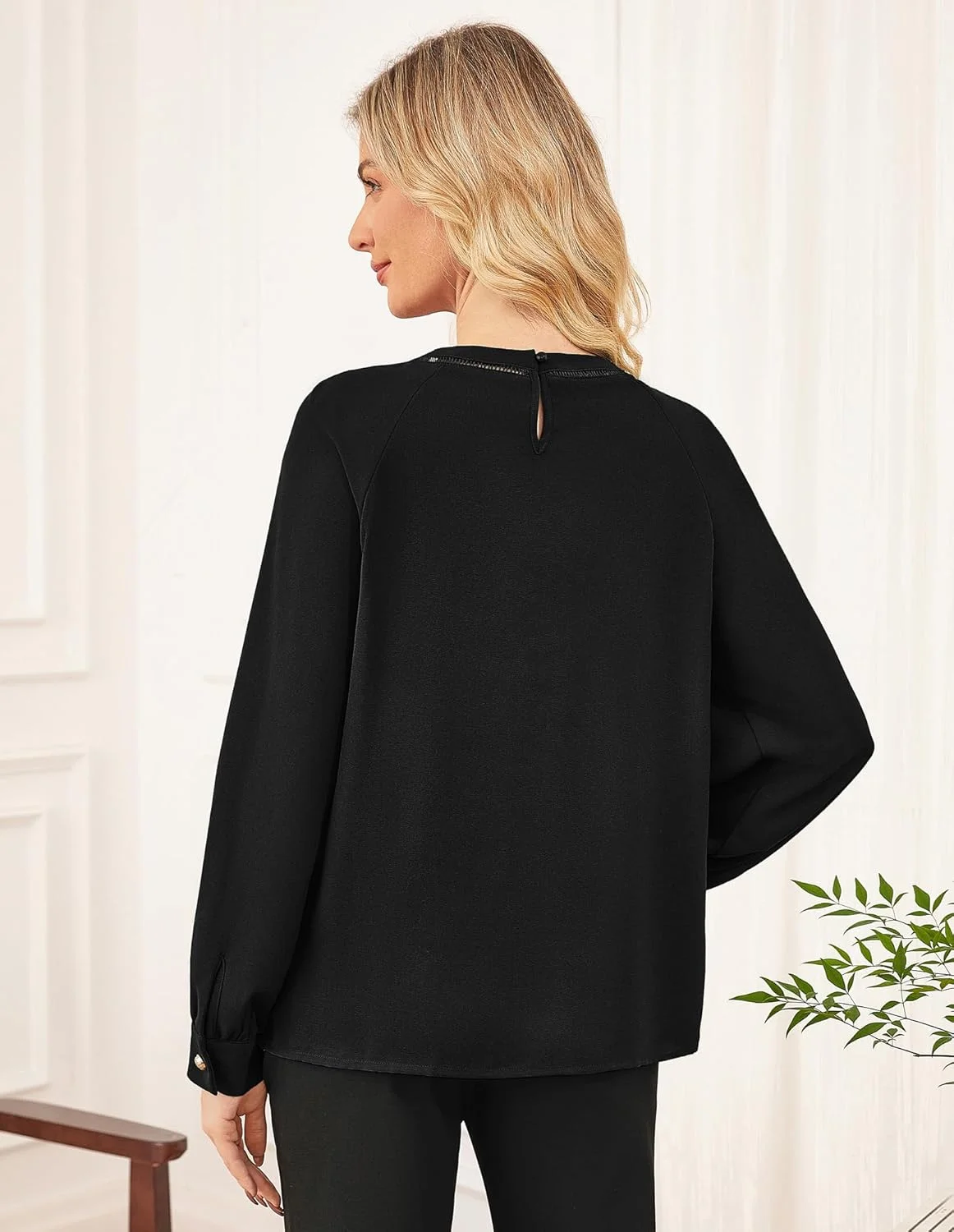 تاپ های زنانه مناسب کار، بلوز آستین بلند دکمه دار شیک و مجلسی 2025