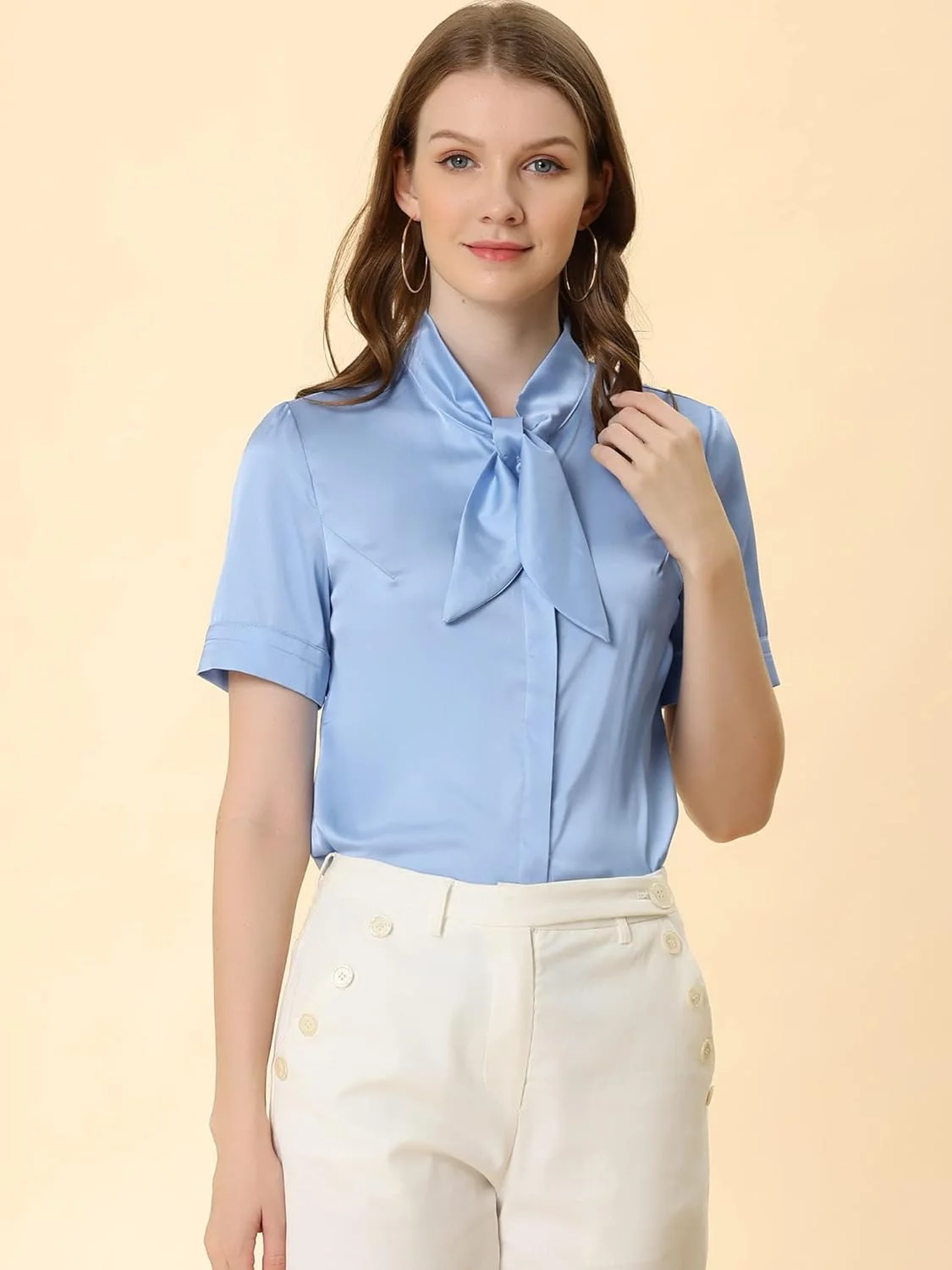 بلوز ساتن زنانه یقه کراواتی دکمه دار آستین کوتاه ابریشمی و مجلسی