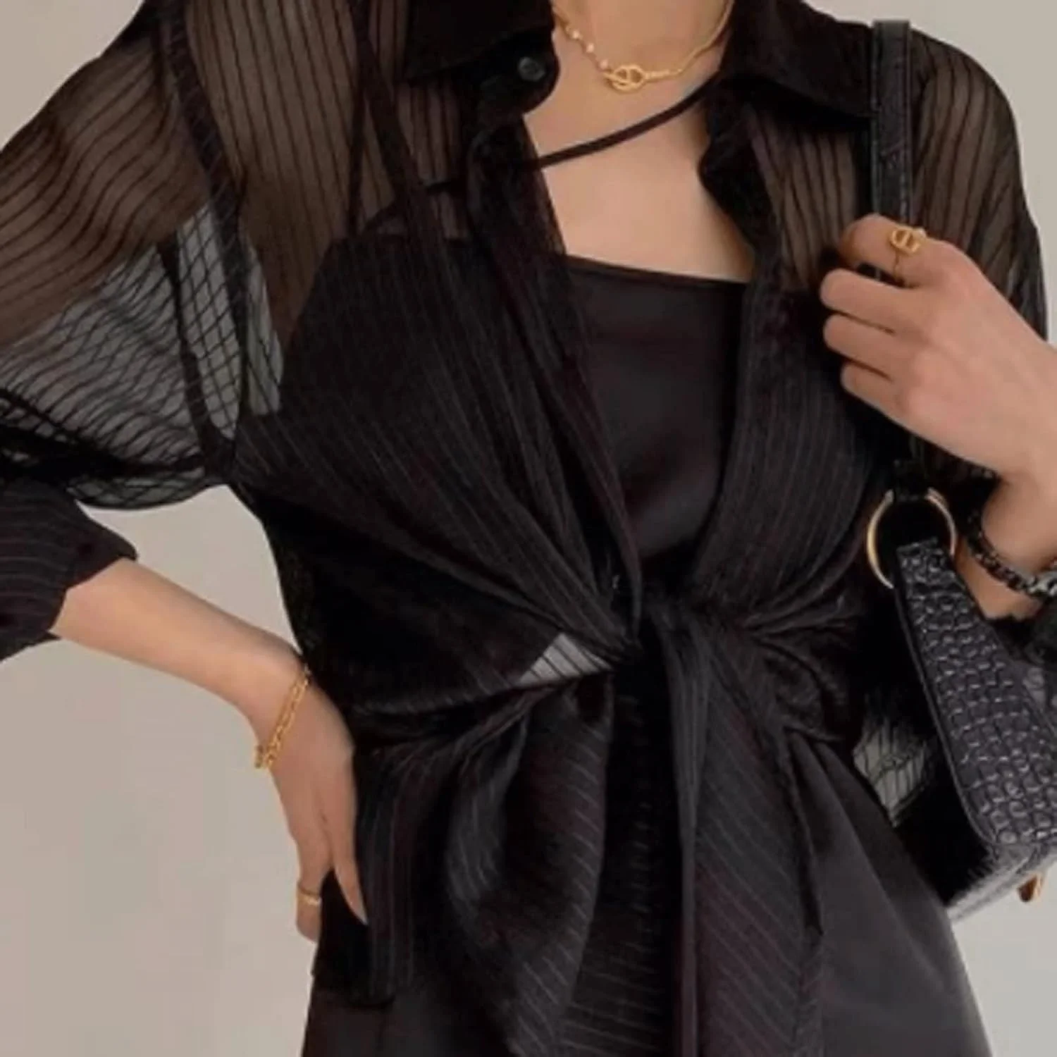 بلوز زنانه VETCS، پیراهن راه راه مشکی، آستین بلند، پیراهن گشاد و بزرگ زنانه، کت ضد آفتاب شیفون، لباس خیابانی سبک وزن (رنگ: Hortel، سایز: M) بلوز زنانه VETCS، پیراهن راه راه مشکی، آستین بلند، پیراهن گشاد و بزرگ زنانه، کت ضد آفتاب شیفون، لباس خیابانی سبک وزن (رنگ: Hortel، سایز: M)