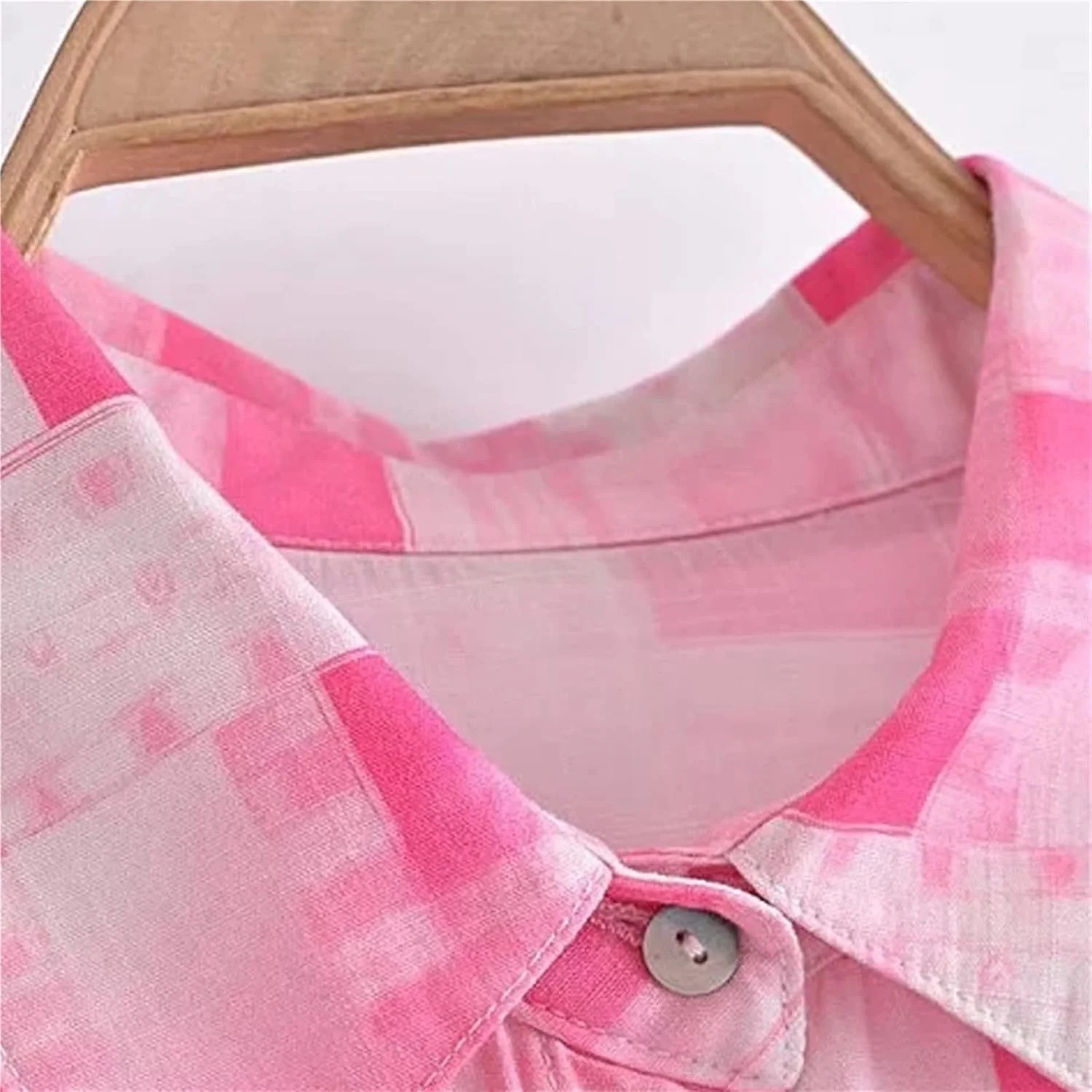 بلوز زنانه VETCS، بلوز و پیراهن صورتی، پیراهن دکمه دار چاپی، لباس زنانه، آستین بلند گشاد، تاپ زنانه (رنگ: صورتی، سایز: M) بلوز زنانه VETCS، بلوز و پیراهن صورتی، پیراهن دکمه دار چاپی، لباس زنانه، آستین بلند گشاد، تاپ زنانه (رنگ: صورتی، سایز: M)