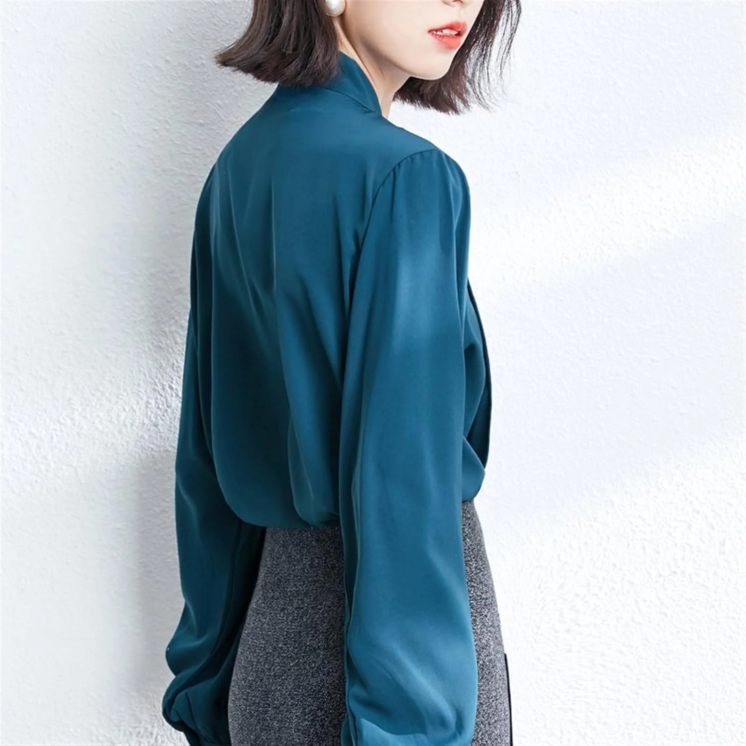 بلوز زنانه VETCS، پیراهن ساتن شیک، آستین بلند، مدل آزاد آبی یقه پاپیونی (رنگ: Hortelã، سایز: S) بلوز زنانه VETCS، پیراهن ساتن شیک، آستین بلند، مدل آزاد آبی یقه پاپیونی (رنگ: Hortelã، سایز: S)