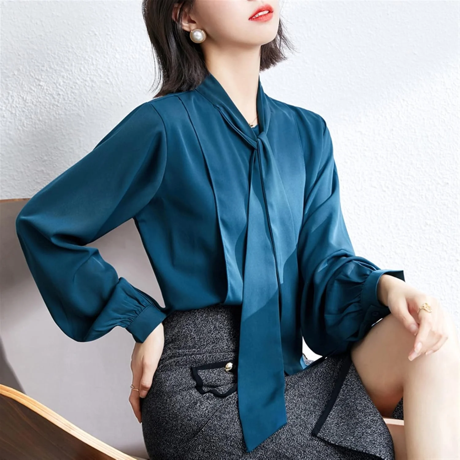 بلوز زنانه VETCS، پیراهن ساتن شیک، آستین بلند، مدل آزاد آبی یقه پاپیونی (رنگ: Hortelã، سایز: S) بلوز زنانه VETCS، پیراهن ساتن شیک، آستین بلند، مدل آزاد آبی یقه پاپیونی (رنگ: Hortelã، سایز: S)