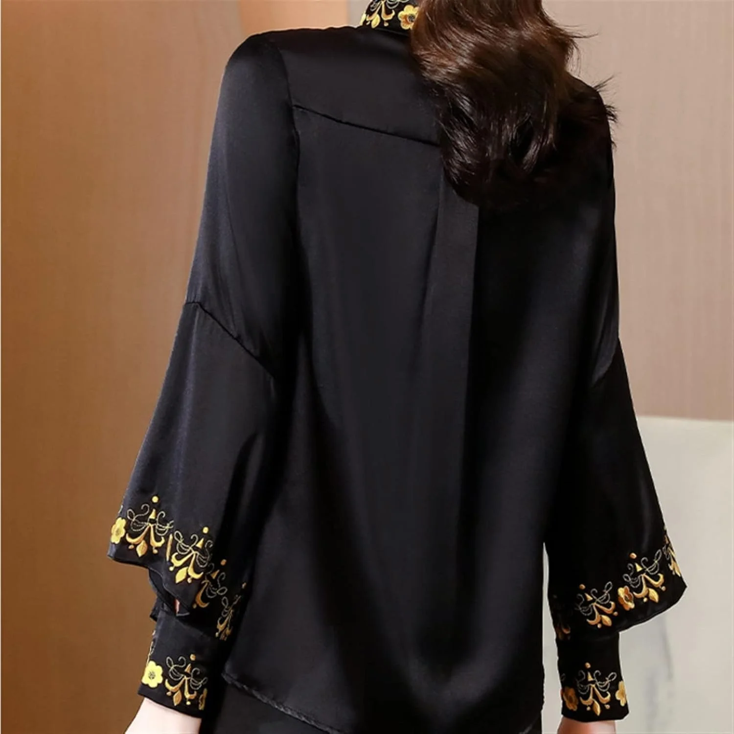 بلوز زنانه VETCS، پیراهن و بلوز ابریشمی زنانه، پیراهن زنانه گلدوزی شده، بلوز زنانه تکه دوزی شده، آستین بلند دکمه دار (سایز: M) بلوز زنانه VETCS، پیراهن و بلوز ابریشمی زنانه، پیراهن زنانه گلدوزی شده، بلوز زنانه تکه دوزی شده، آستین بلند دکمه دار (سایز: M)