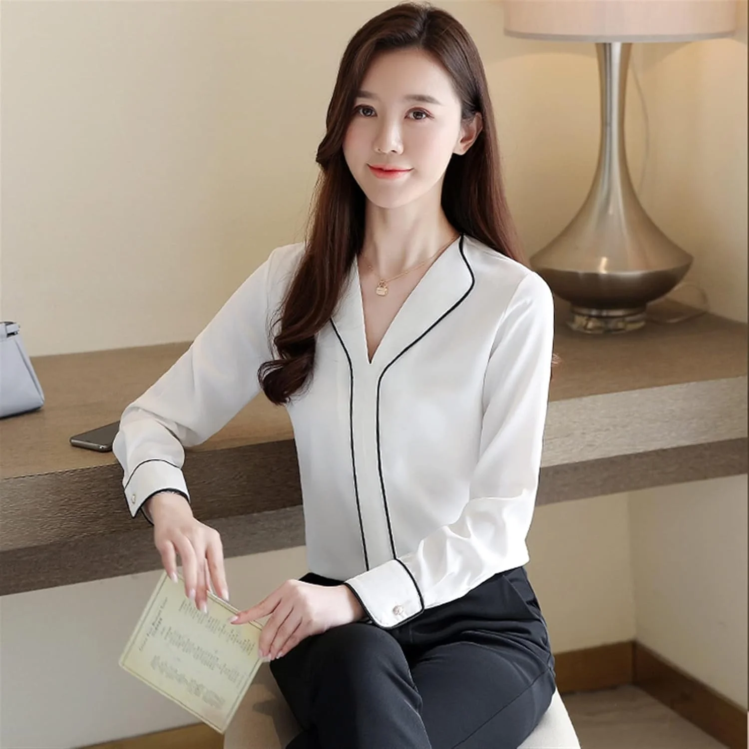 بلوز زنانه VETCS، بلوز و پیراهن زنانه شیک، یقه هفت، سفید یکدست، آستین بلند، طرح تکه دوزی، مناسب استایل اداری (رنگ: سفید، سایز: M) بلوز زنانه VETCS، بلوز و پیراهن زنانه شیک، یقه هفت، سفید یکدست، آستین بلند، طرح تکه دوزی، مناسب استایل اداری (رنگ: سفید، سایز: M)