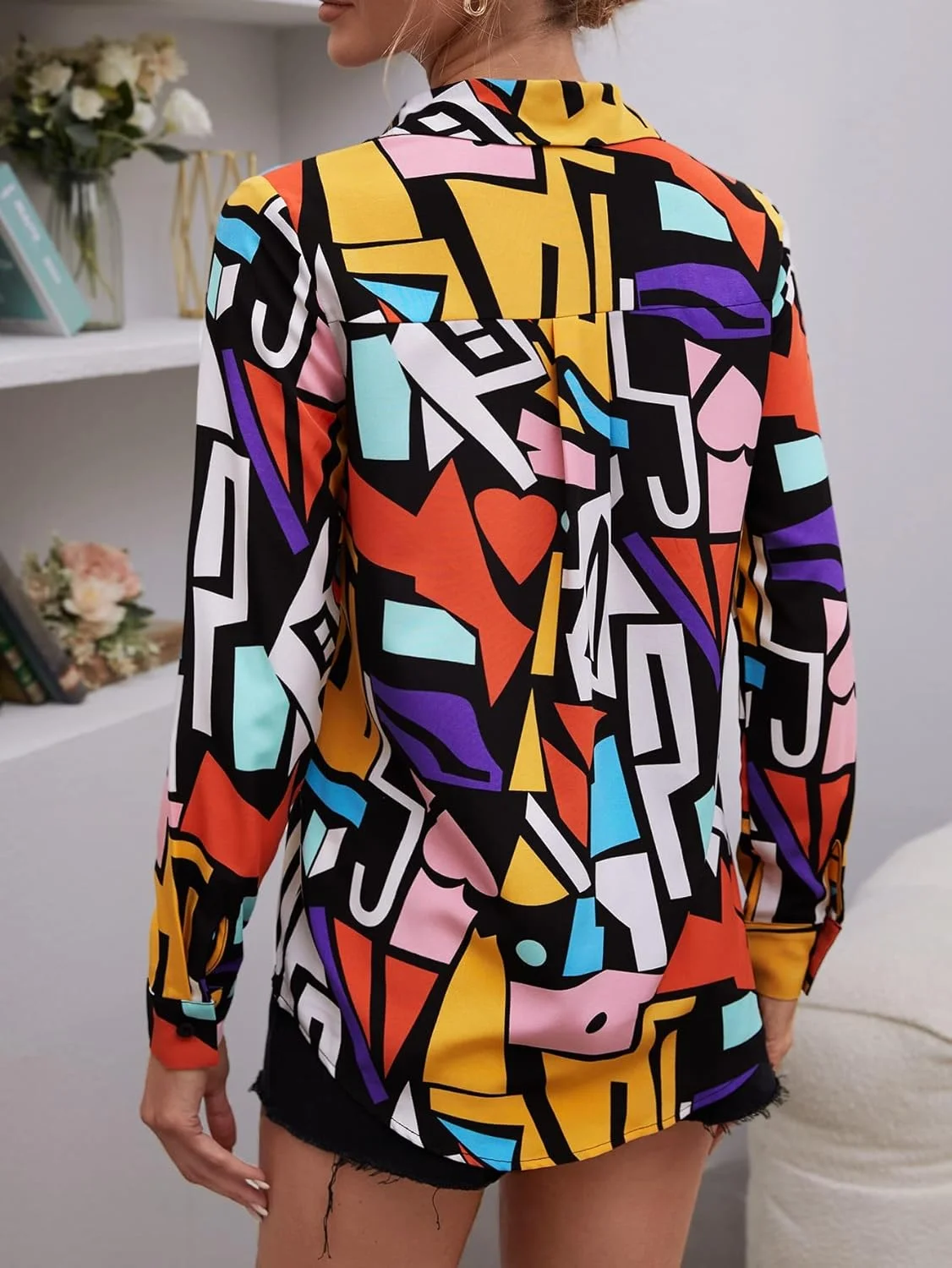 بلوز زنانه وردوسا با طرح رنگی دهه 80، آستین بلند و دکمه دار