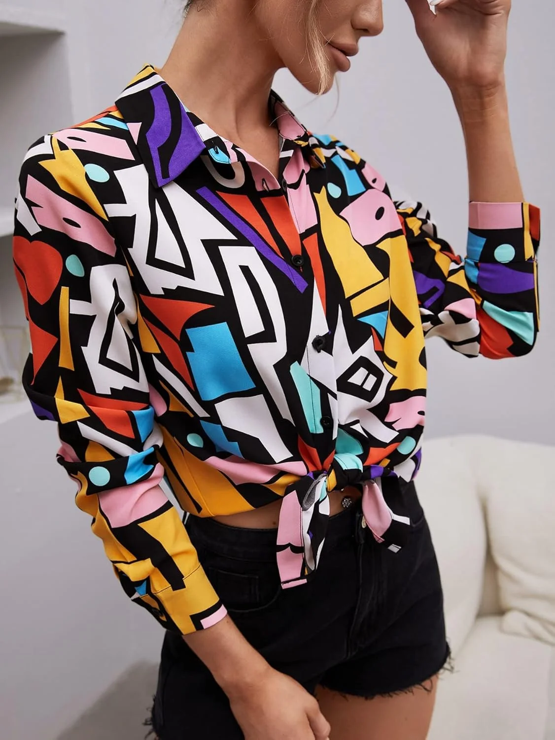 بلوز زنانه وردوسا با طرح رنگی دهه 80، آستین بلند و دکمه دار