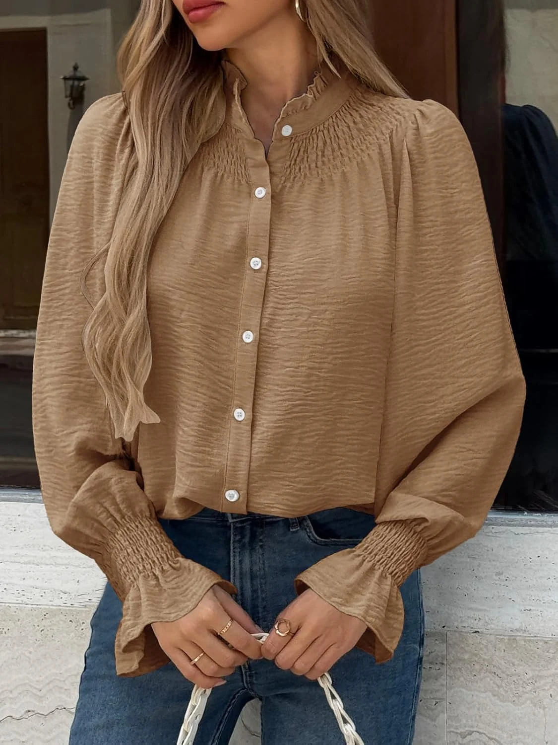 Tankaneo بلوز زنانه آستین پفی بلند دکمه دار یقه ایستاده چین دار، مناسب استایل کژوال و آزاد