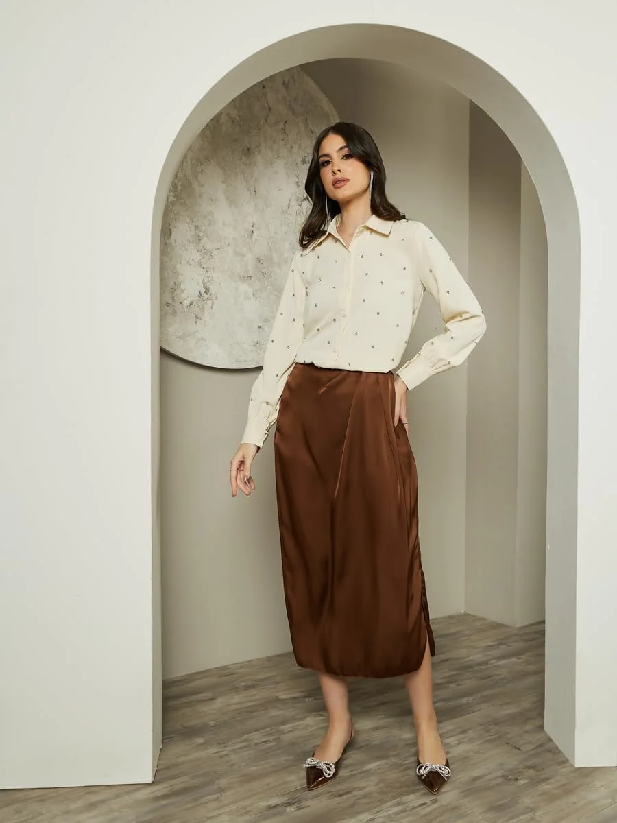 پیراهن زنانه استایلی یقه برگردان گشاد تزیین شده پیراهن زنانه استایلی یقه برگردان گشاد تزیین شده