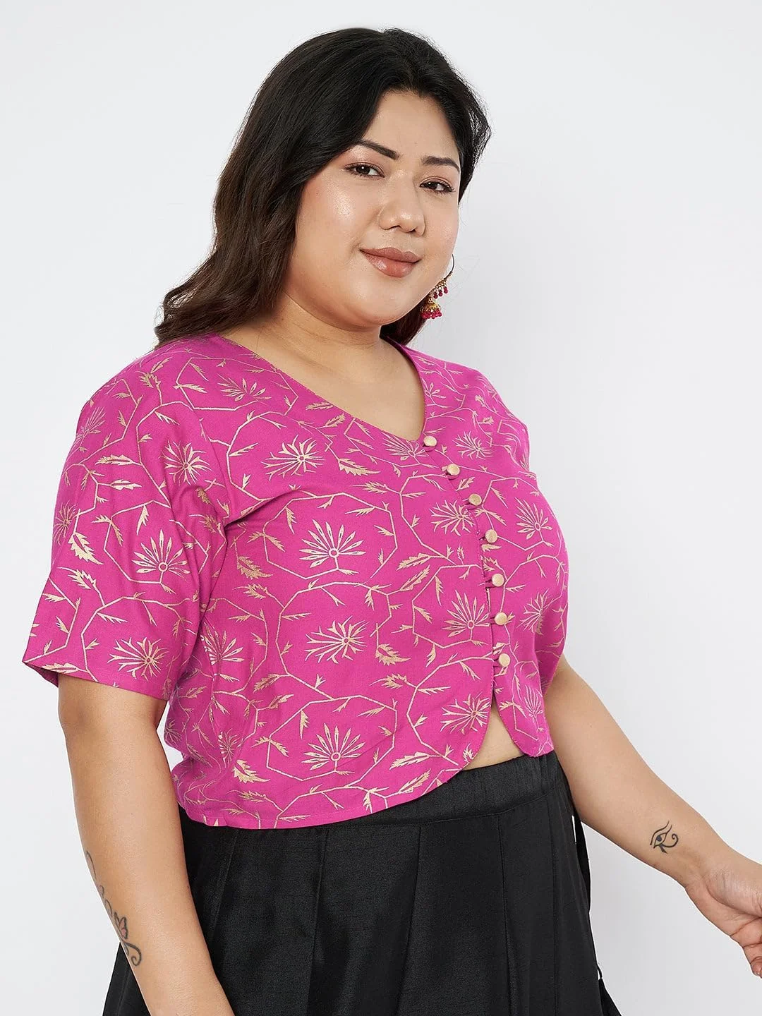 تاپ زنانه استودیو رسا، سایز بزرگ، ویسکوز، طرح چاپی بلوک دکمه دار، مناسب عروسی و جشن تاپ زنانه استودیو رسا، سایز بزرگ، ویسکوز، طرح چاپی بلوک دکمه دار، مناسب عروسی و جشن