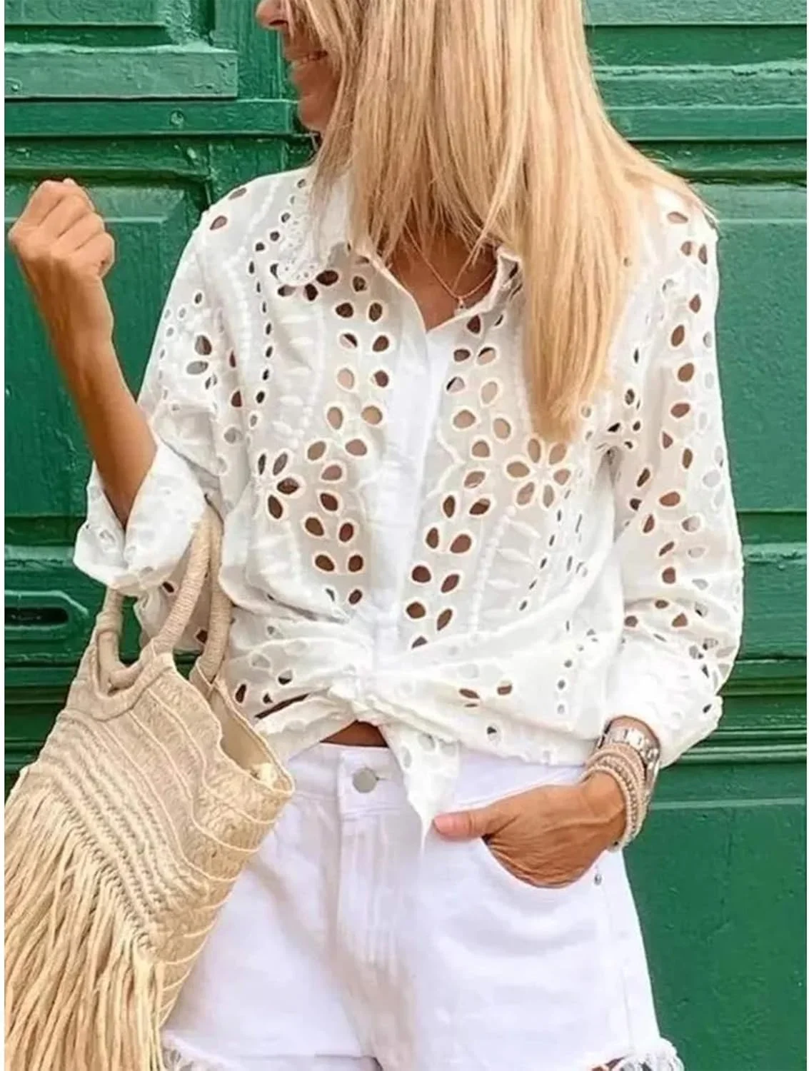 شومیز زنانه سامترون با گلدوزی های سوراخ دار، یقه دار، دکمه دار، آستین بلند، توری مجلسی و شیک