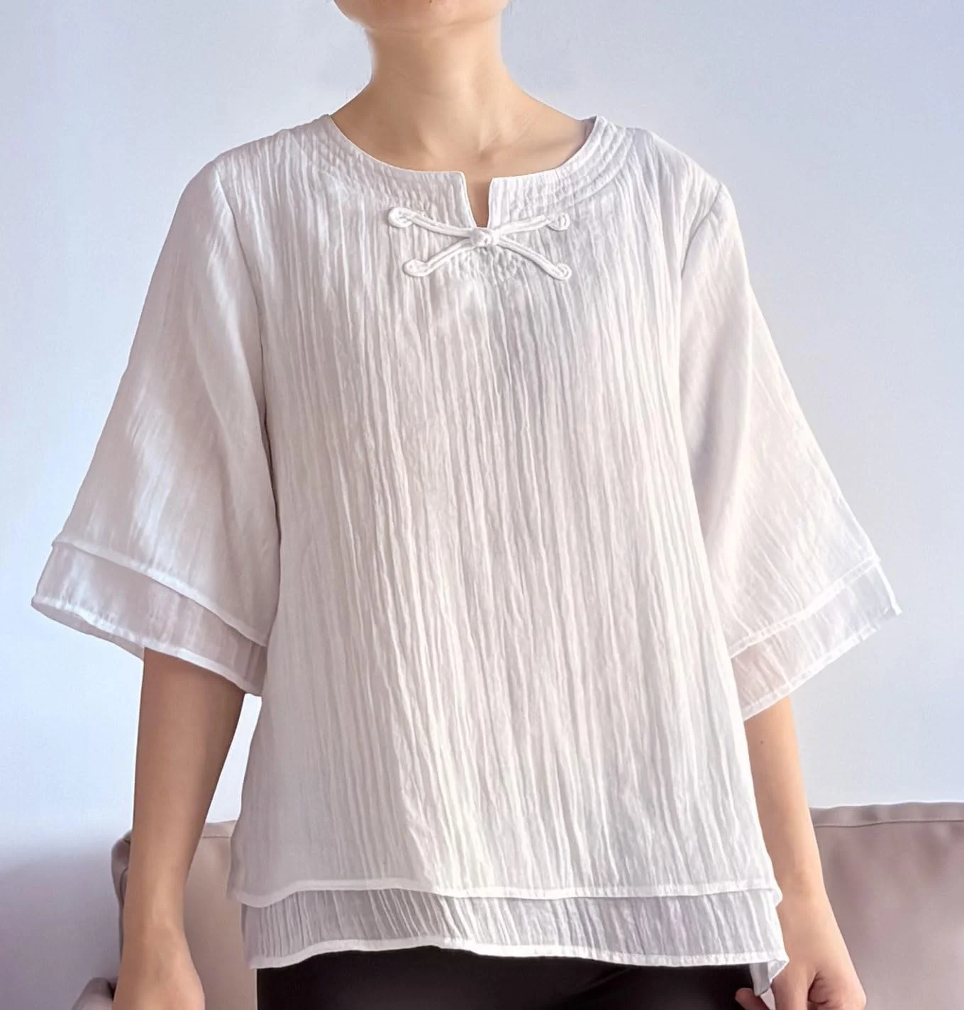 بلوز زنانه مینی بی، آستین سه ربع، جنس کتان نخی، طرح قورباغه ای چینی، مناسب تابستان