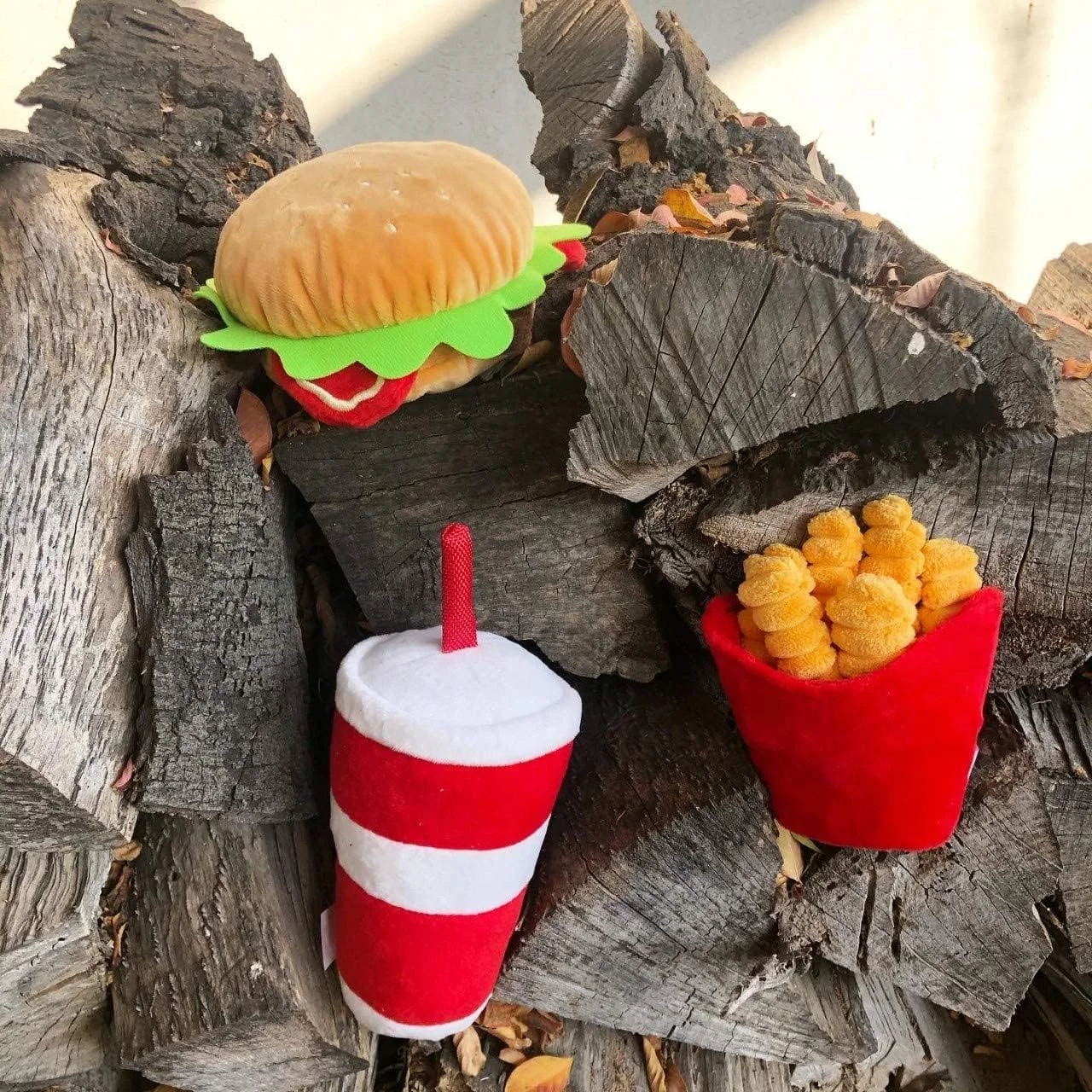 ست اسباب بازی سگ تومبو مدل Happy Chow - اسباب بازی های پولیشی جیرجیردار، برگر، سیب زمینی سرخ کرده، نوشابه (ست Happy Chow)