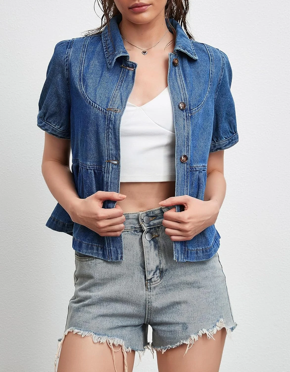 پیراهن جین زنانه Kedera، آستین کوتاه، یقه پیتر پن، مدل دکمه دار و حاشیه چین دار