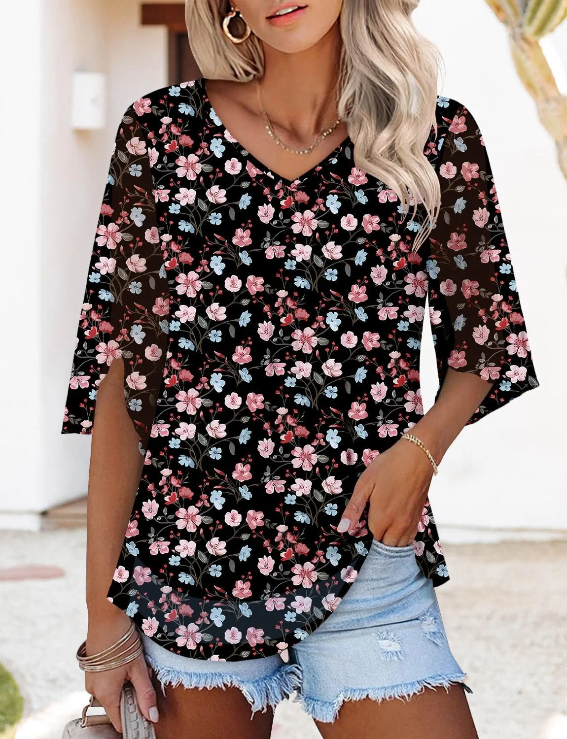 بلوز گلدار یقه هفت آستین سه ربع، مناسب برای استفاده روزمره با لگینگ، نرم و لطیف، شیک و جذاب، مناسب بانوان