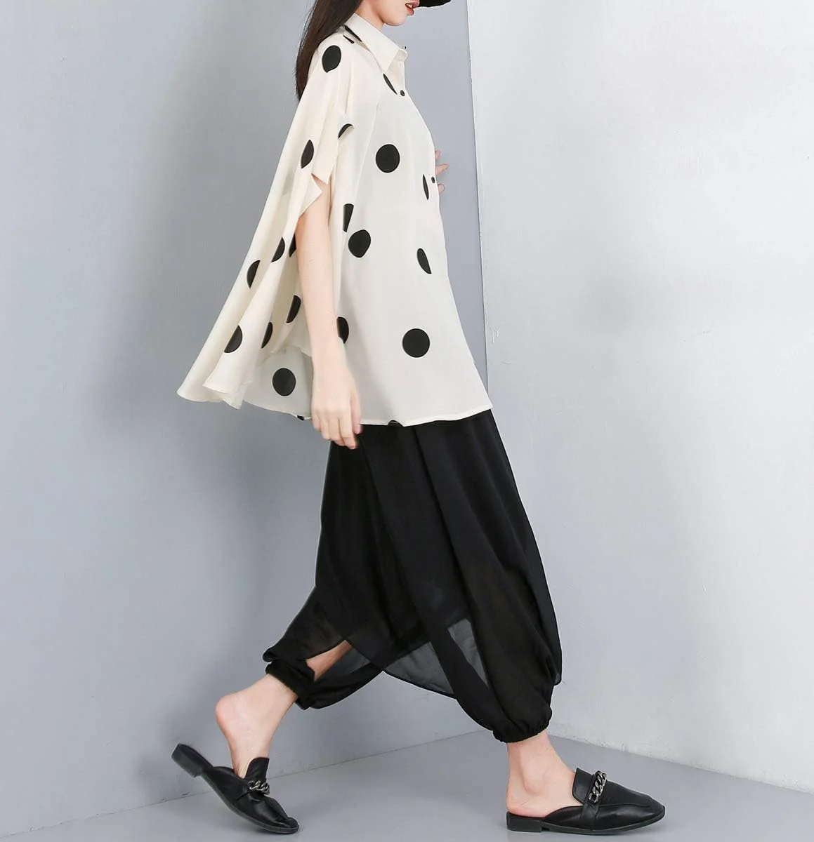 بلوز آستین خفاشی زنانه الاژو با طرح خال خالی و دکمه دار، مدل بزرگ و مناسب تابستان GY1903 سفید