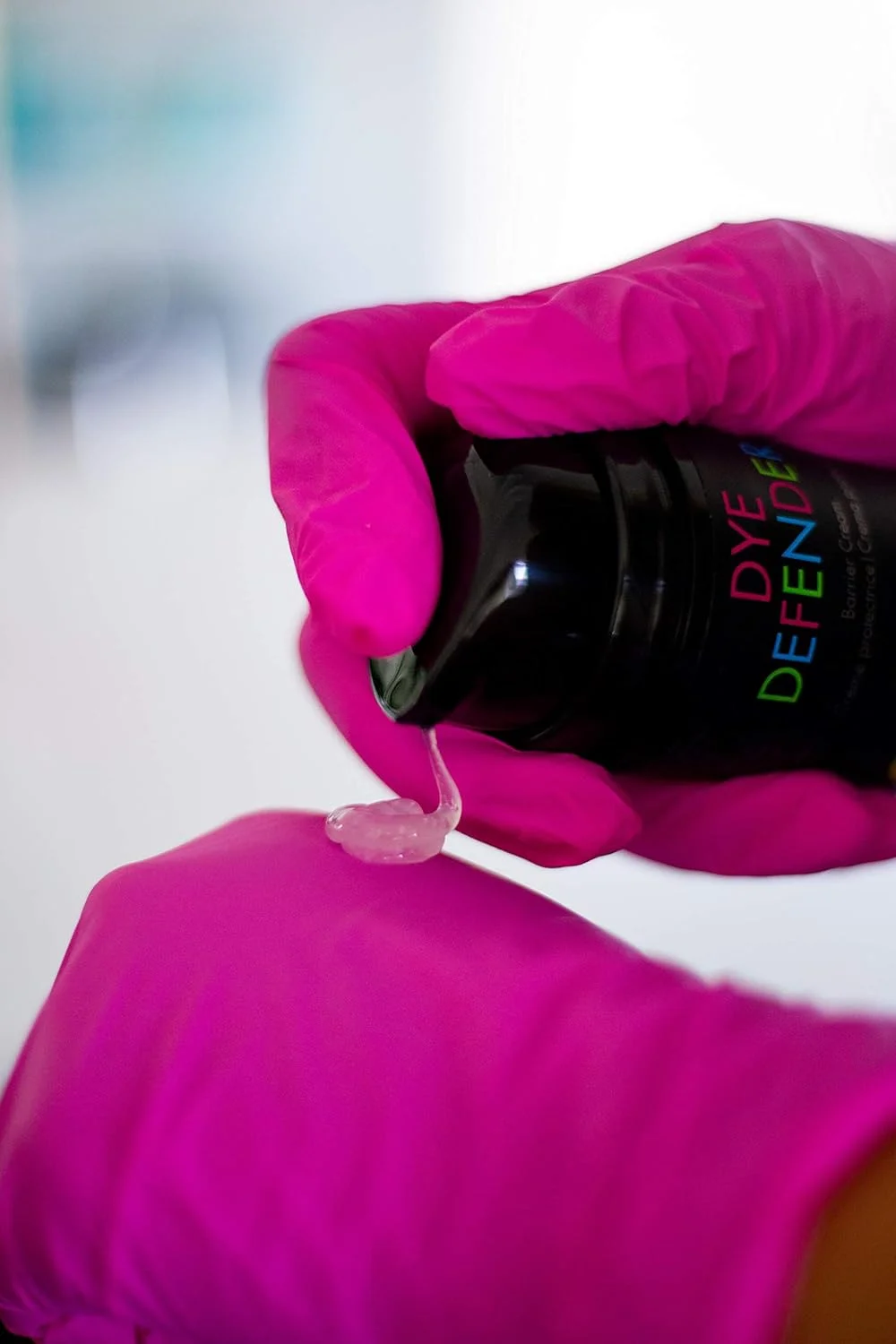 کرم محافظ رنگ مو Framar Dye Defender - محافظ رنگ مو، کرم رنگ، کرم محافظ لکه، پاک کننده رنگ مو محافظ خط رویش مو - 100 میلی لیتر کرم محافظ رنگ مو Framar Dye Defender - محافظ رنگ مو، کرم رنگ، کرم محافظ لکه، پاک کننده رنگ مو محافظ خط رویش مو - 100 میلی لیتر