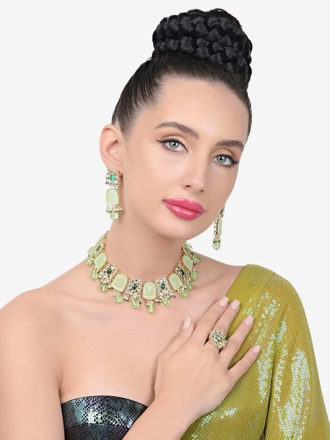 زیوری پرلز ست گردنبند چوکر، گوشواره و انگشتر زنانه با سنگ های سبز و مهره های کندان - ZPFK15448 زیوری پرلز ست گردنبند چوکر، گوشواره و انگشتر زنانه با سنگ های سبز و مهره های کندان - ZPFK15448