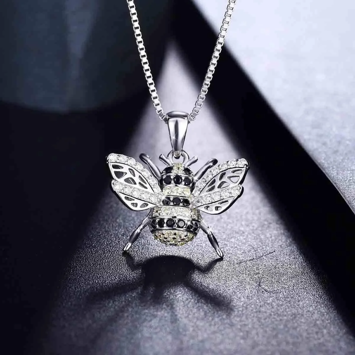 گردنبند آویز زنبور نقره استرلینگ 925 با روکش طلای 18 عیار و کریستال های سواروسکی المنتز، هدیه ای برای بانوان و دختران - جواهرات فشن J.Rosée مدل JR258