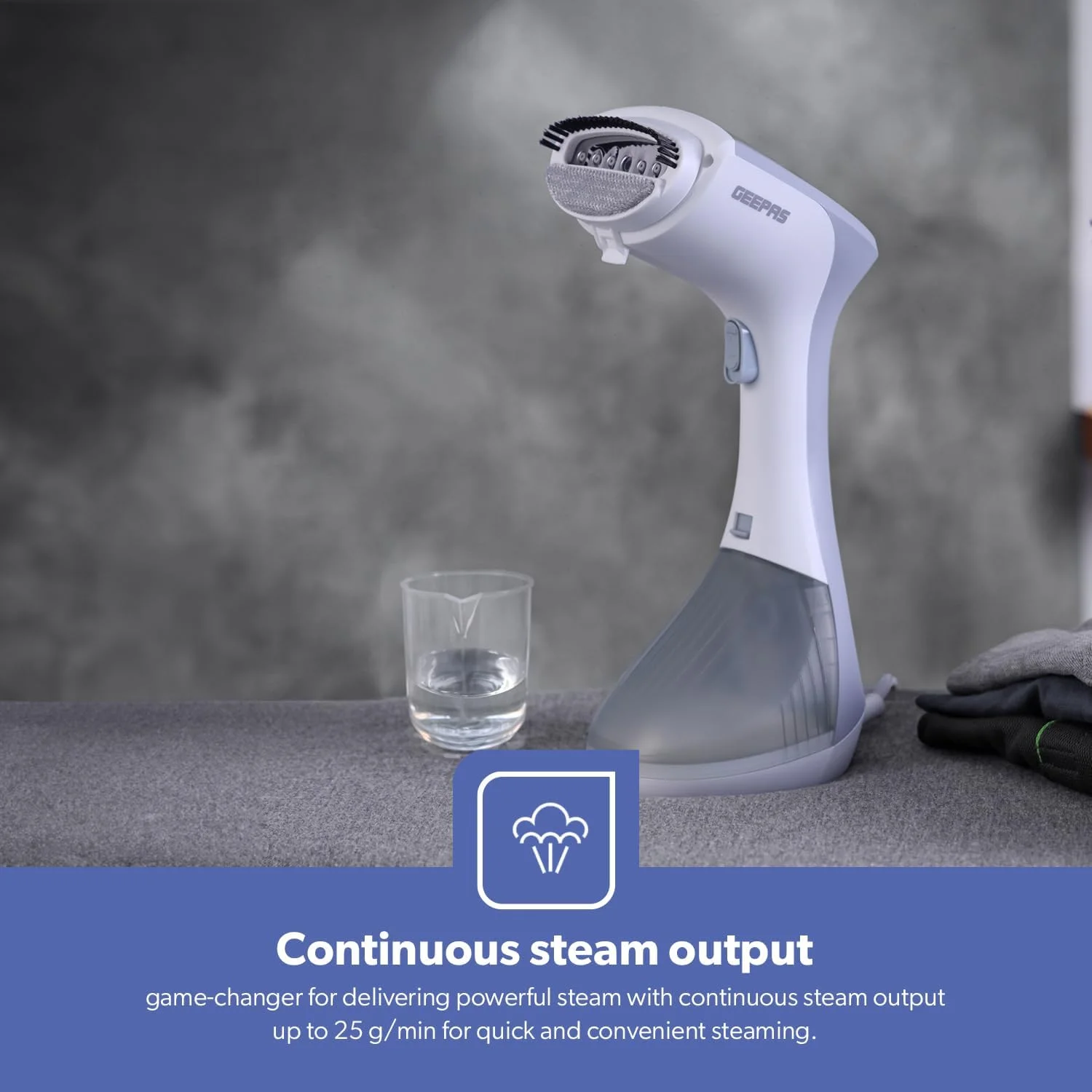 بخارگر دستی لباس جیپاس مدل GGS25043-GR، 1300 وات، استفاده آسان، صفحه استیل ضد زنگ، مناسب برای انواع پارچه و ایمن برای پارچه های ظریف، با گرمایش دو کاناله، اتو کشی عمودی