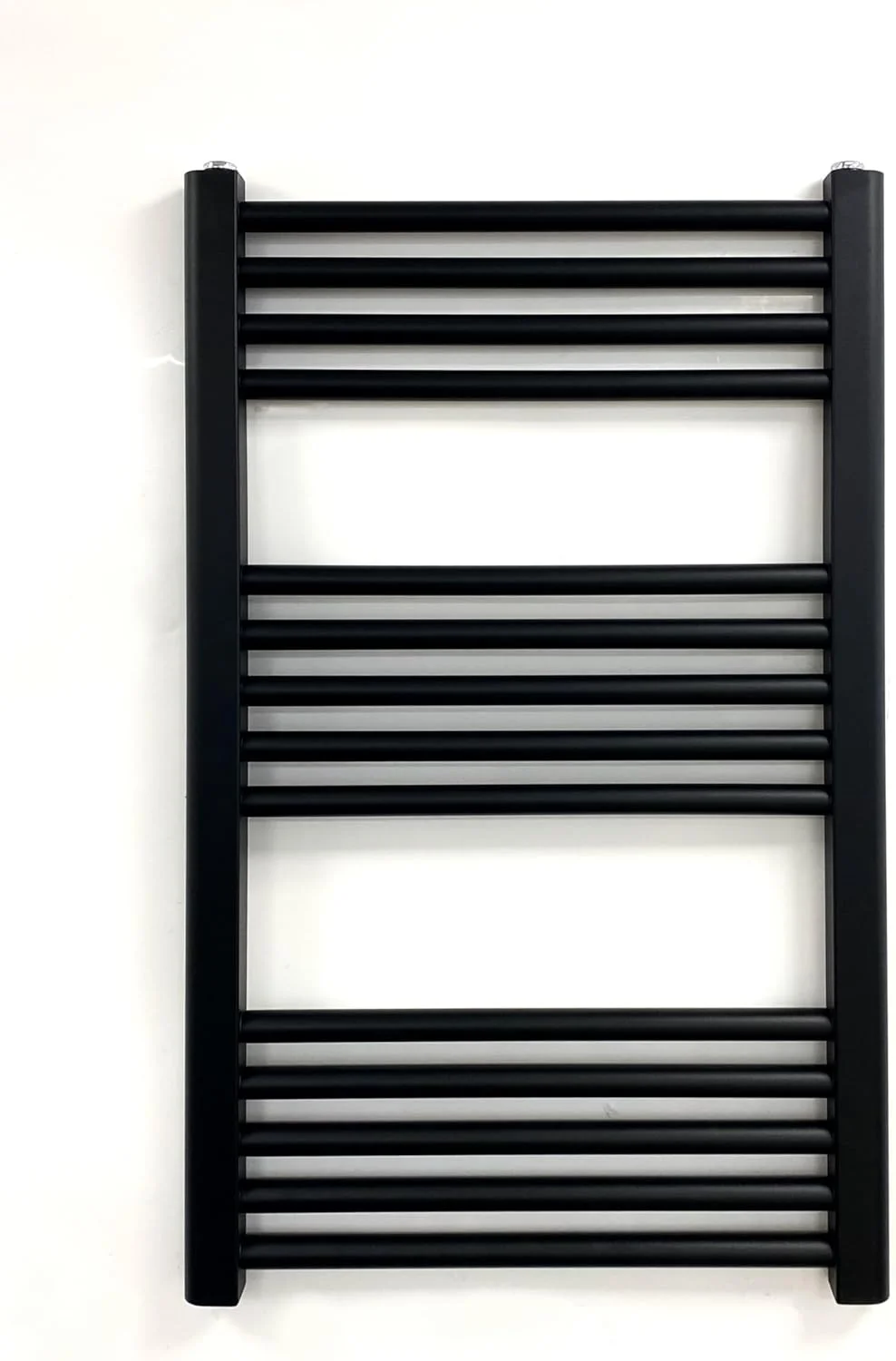 رادیاتور حوله خشک کن مشکی مات گریند هاوس میلانو، مدل صاف، ابعاد 500x800 میلی متر، مناسب برای سیستم گرمایش مرکزی