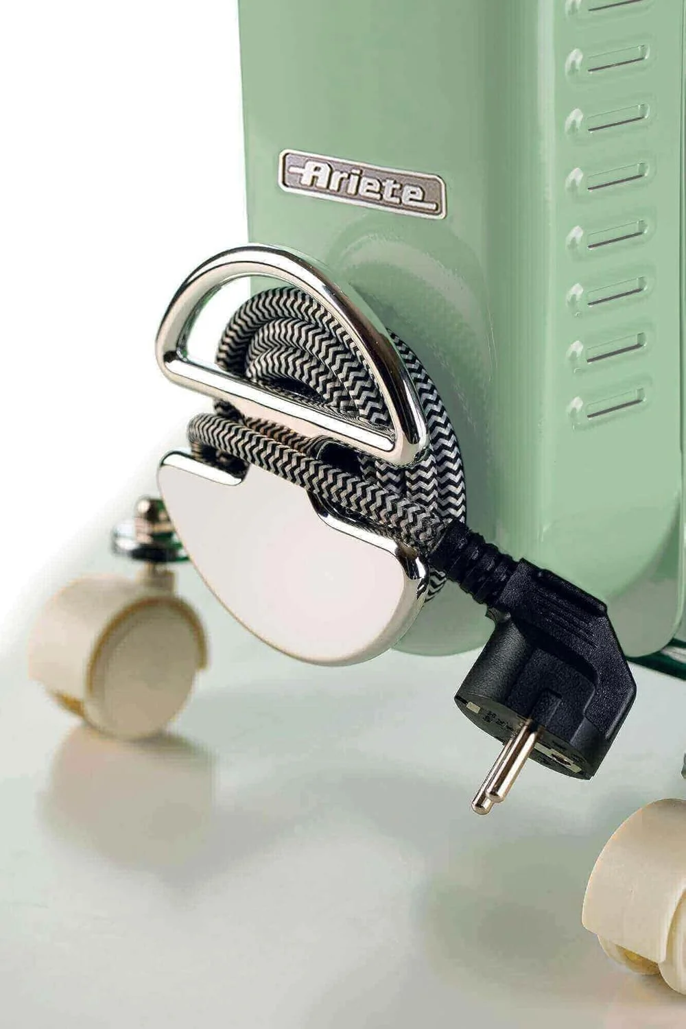 رادیاتور روغنی وینتیج آریته با 7 المنت حرارتی، دمای قابل تنظیم در 3 سطح قدرت 600 وات، 900 وات، 1500 وات، چرخ های گردان، بخاری سریع اتاق ایده آل برای اتاق خواب، خانه و دفتر - سبز ART837/04