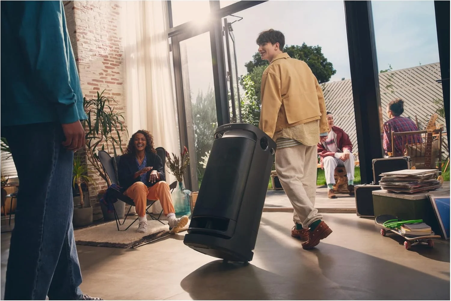 اسپیکر مهمانی بلوتوثی قابل حمل سونی مدل SRS-XV900 X-Series با صدای همه جانبه و نورپردازی، دسته و چرخ های داخلی و باتری 25 ساعته