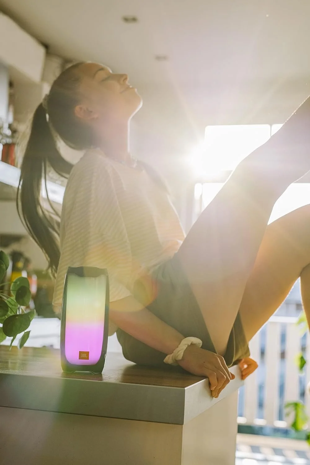 اسپیکر بلوتوثی قابل حمل JBL Pulse 4، نمایش نور LED با وضوح بالا 360 درجه، صدای قدرتمند JBL Signature، باتری 12 ساعته، ضد آب IPX7، برنامه JBL Connect، همگام سازی آسان - مشکی، JBLPULSE4BLK