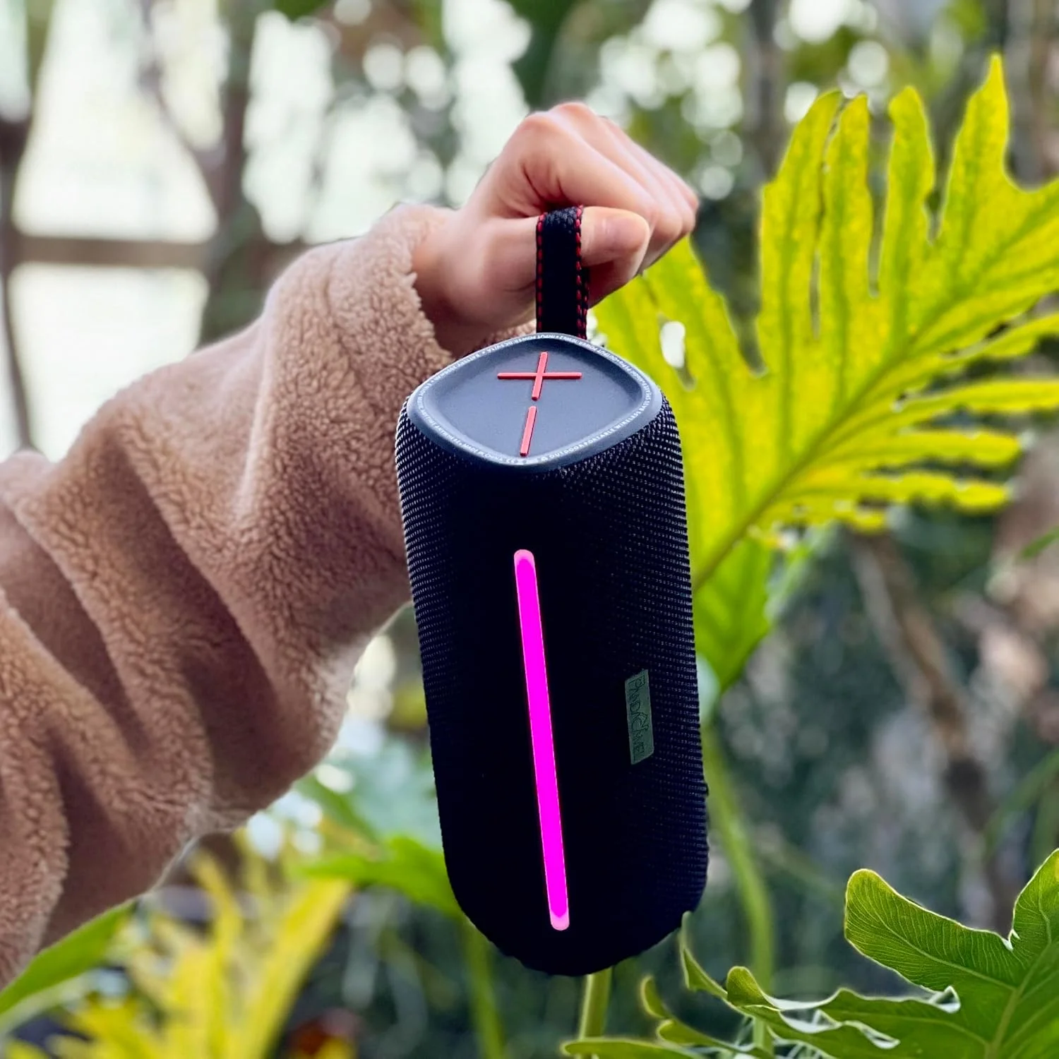 اسپیکر بلوتوثی قابل حمل PANDACAMEL با نورپردازی، صدای قدرتمند و شفاف 20 واتی، 12 ساعت پخش، ورودی AUX و کارت TF، بلوتوث 5.3، اتصال TWS، اسپیکر بی سیم کوچک برای پیاده روی و کمپینگ در فضای باز اسپیکر بلوتوثی قابل حمل PANDACAMEL با نورپردازی، صدای قدرتمند و شفاف 20 واتی، 12 ساعت پخش، ورودی AUX و کارت TF، بلوتوث 5.3، اتصال TWS، اسپیکر بی سیم کوچک برای پیاده روی و کمپینگ در فضای باز