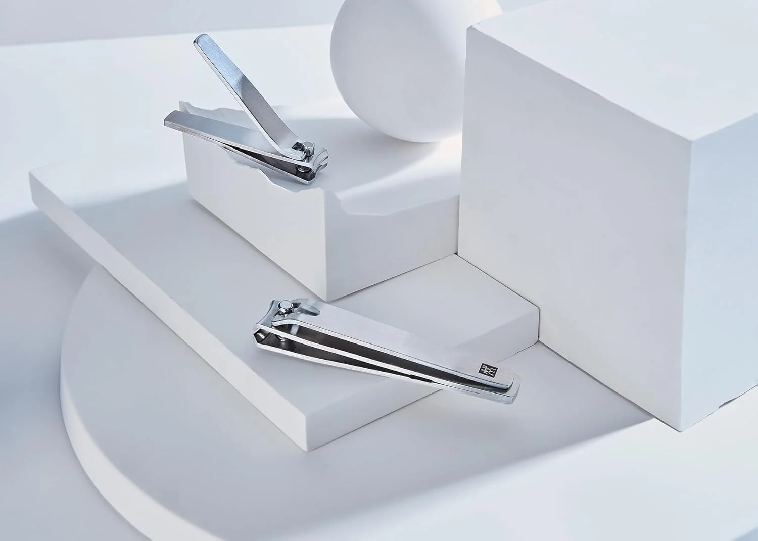 ناخن گیر 6 سانتی متری کلاسیک اینوکس ZWILLING Beauty. برش دقیق. فولاد ضد زنگ درجه یک. مقاوم در برابر زنگ زدگی. سطح پولیش شده. طراحی ارگونومیک ابزار. ناخن گیر 6 سانتی متری کلاسیک اینوکس ZWILLING Beauty. برش دقیق. فولاد ضد زنگ درجه یک. مقاوم در برابر زنگ زدگی. سطح پولیش شده. طراحی ارگونومیک ابزار.