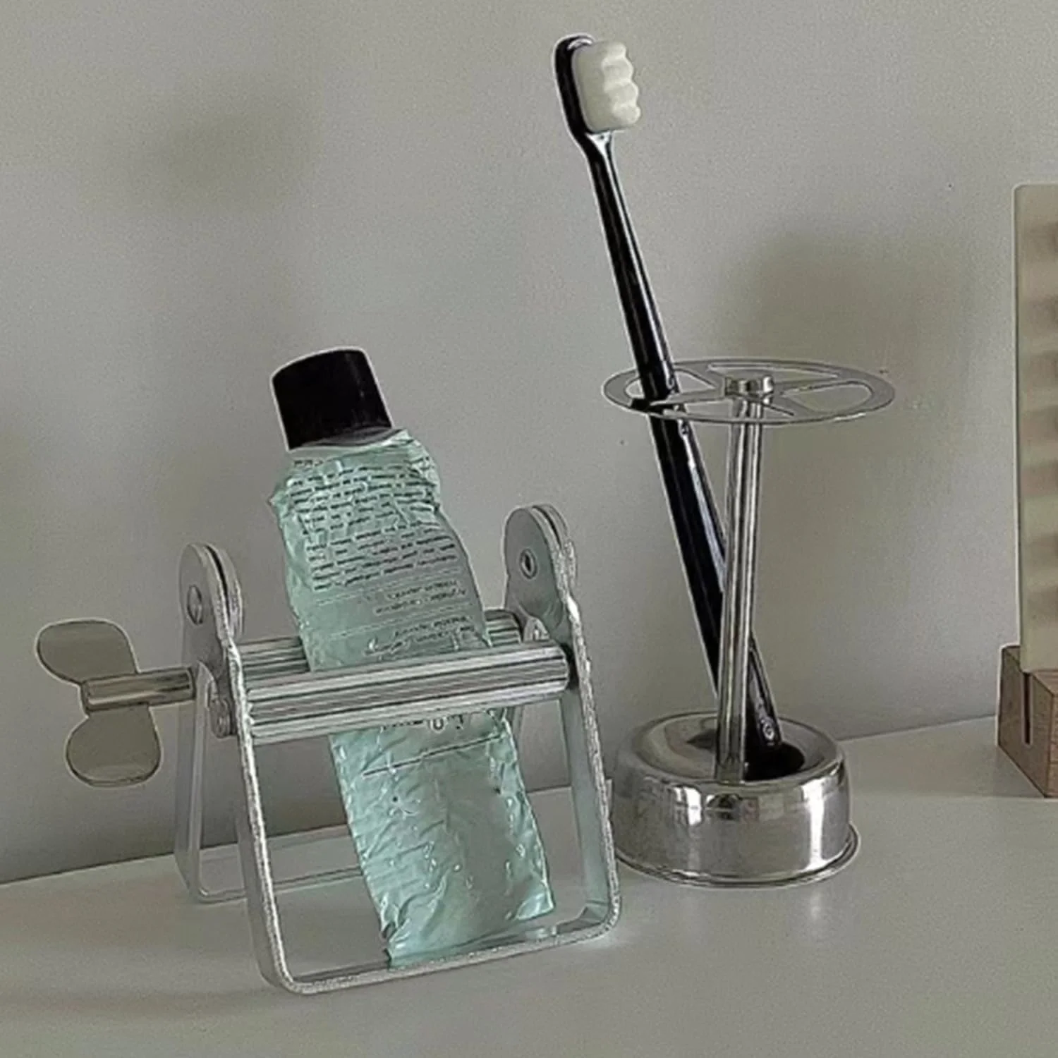 فشار دهنده فلزی خمیر دندان، ابزار فشردن تیوب رنگ برای هنرمندان، فشار دهنده تیوب فلزی، مناسب برای آرایشگاه ها و نقاشان برای رنگ مو و رنگ خمیر دندان (نقره ای)