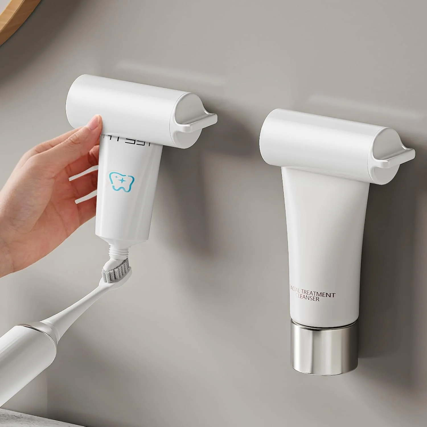 فشار دهنده خمیر دندان دیواری، 2 عدد پخش کننده رولی خمیر دندان آویز برای حمام، فشار دهنده و آبگیر لوله پلاستیکی خود چسب برای نقاشان هنرمند، برای لوازم آرایشی لوله ای، کچاپ و غیره (سفید)