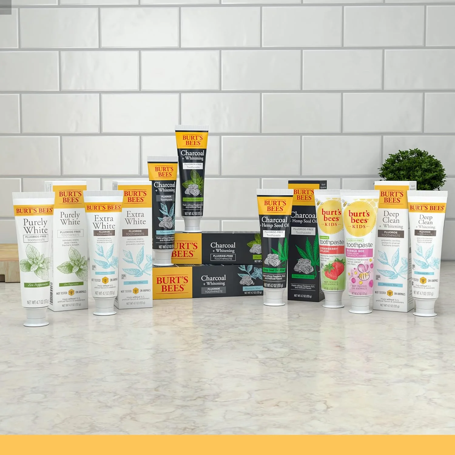 خمیر دندان کودکانه برتز بیز، طعم آدامس بادکنکی، بدون فلوراید، زنبور بادکنکی، 133 گرم، بسته 4 عددی خمیر دندان کودکانه برتز بیز، طعم آدامس بادکنکی، بدون فلوراید، زنبور بادکنکی، 133 گرم، بسته 4 عددی