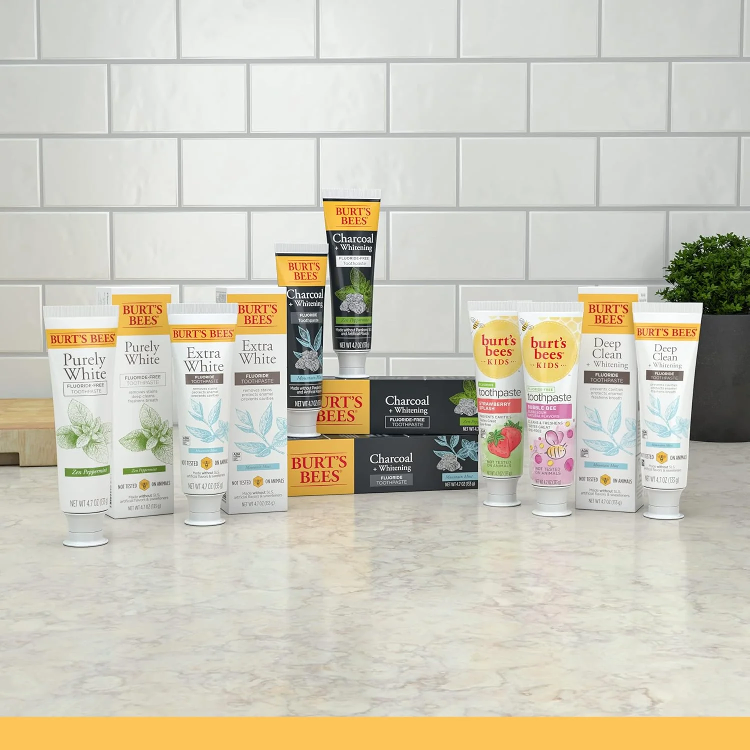 خمیر دندان کودکانه برتز بیز، طعم آدامس بادکنکی، بدون فلوراید، زنبور بادکنکی، 133 گرم، بسته 4 عددی خمیر دندان کودکانه برتز بیز، طعم آدامس بادکنکی، بدون فلوراید، زنبور بادکنکی، 133 گرم، بسته 4 عددی