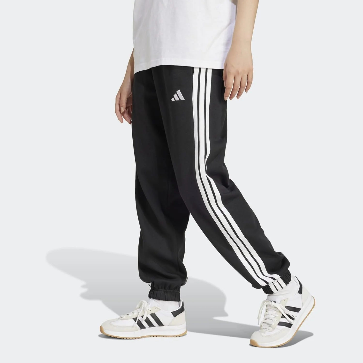 شلوار جاگر زنانه آدیداس Essentials 3-Stripes Fleece با فیت آزاد شلوار جاگر زنانه آدیداس Essentials 3-Stripes Fleece با فیت آزاد