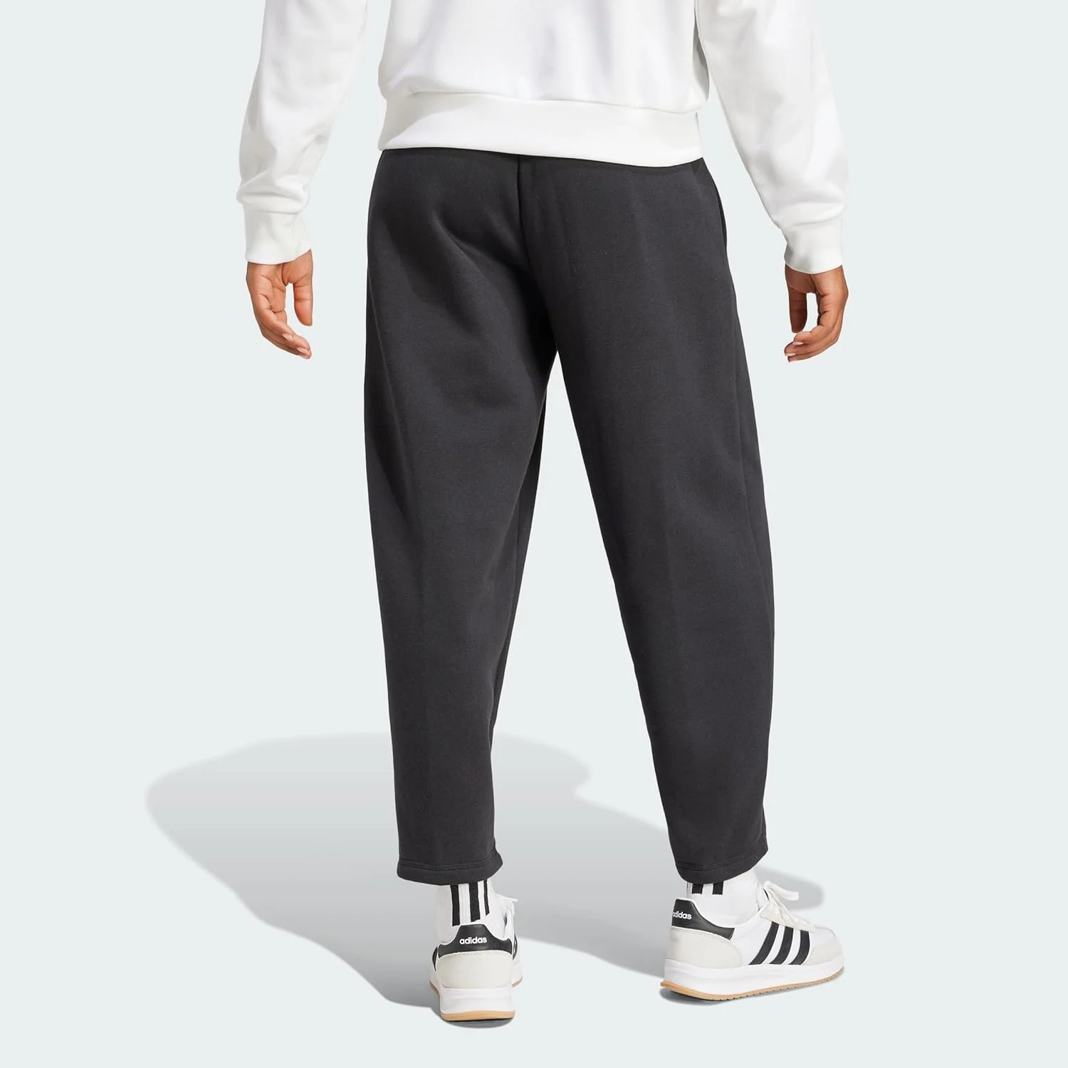 شلوار زنانه ادیداس Essentials Contemporary Logo Fleece Barrel شلوار زنانه ادیداس Essentials Contemporary Logo Fleece Barrel