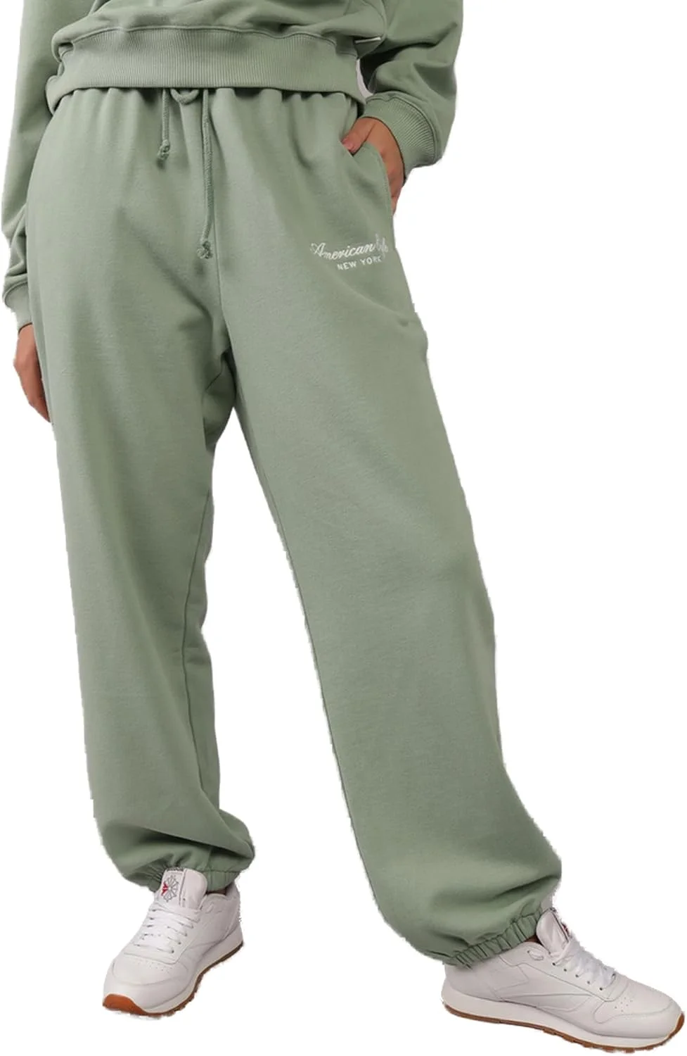 شلوار جاگر زنانه امریکن ایگل مدل 335114712_Amec341 با طرح لوگو و فرم خیلی گشاد شلوار جاگر زنانه امریکن ایگل مدل 335114712_Amec341 با طرح لوگو و فرم خیلی گشاد