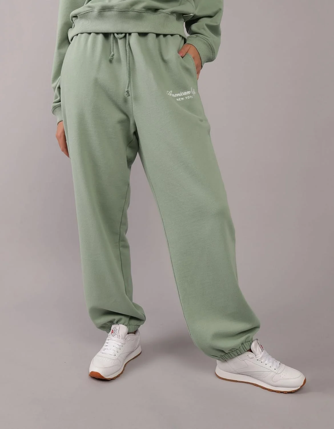 شلوار جاگر زنانه امریکن ایگل مدل 335114712_Amec341 با طرح لوگو و فرم خیلی گشاد