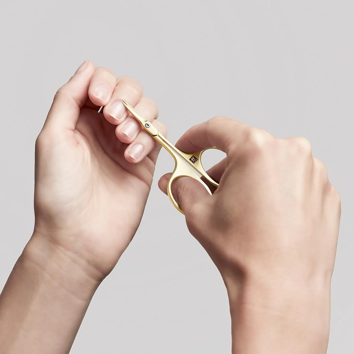 قیچی کوتیکول ZWILLING مدل Premium Gold Edition مناسب برای انگشتان دست و پا، 90 میلی متر قیچی کوتیکول ZWILLING مدل Premium Gold Edition مناسب برای انگشتان دست و پا، 90 میلی متر