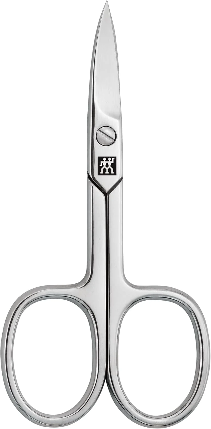 قیچی ناخن کلاسیک Zwilling 90 میلی‌متری. لبه‌های برش ظریف برای کوتاه کردن ناخن‌ها و پوسته‌های اطراف ناخن. فولاد ضد زنگ صیقلی درجه یک. مقاوم در برابر زنگ زدگی. ساخت ایتالیا.
