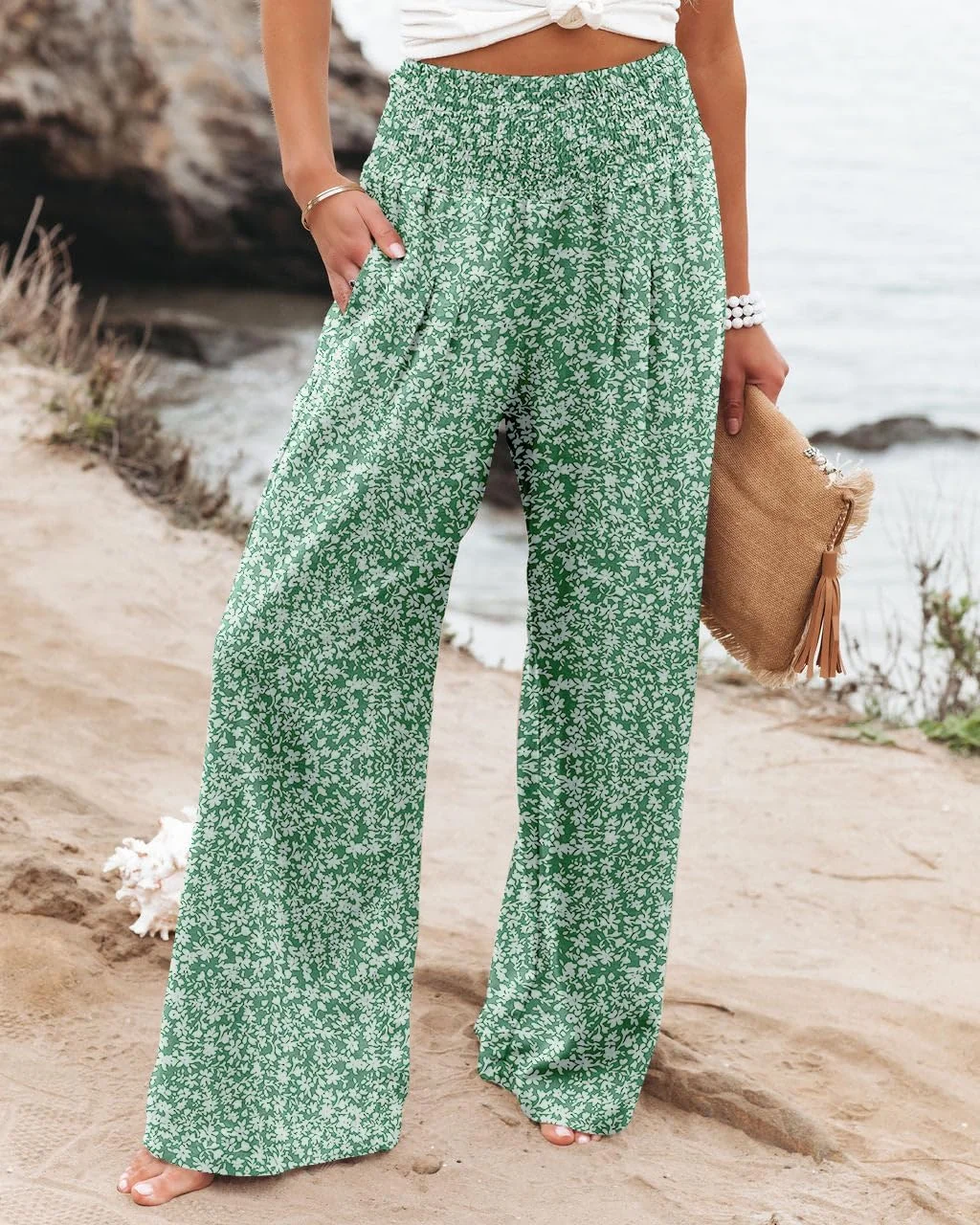 شلوار زنانه پالازو کمر بلند، پاچه گشاد، مناسب استراحت، شیک و دارای جیب، طرح گل سفید و سبز، سایز XXL شلوار زنانه پالازو کمر بلند، پاچه گشاد، مناسب استراحت، شیک و دارای جیب، طرح گل سفید و سبز، سایز XXL